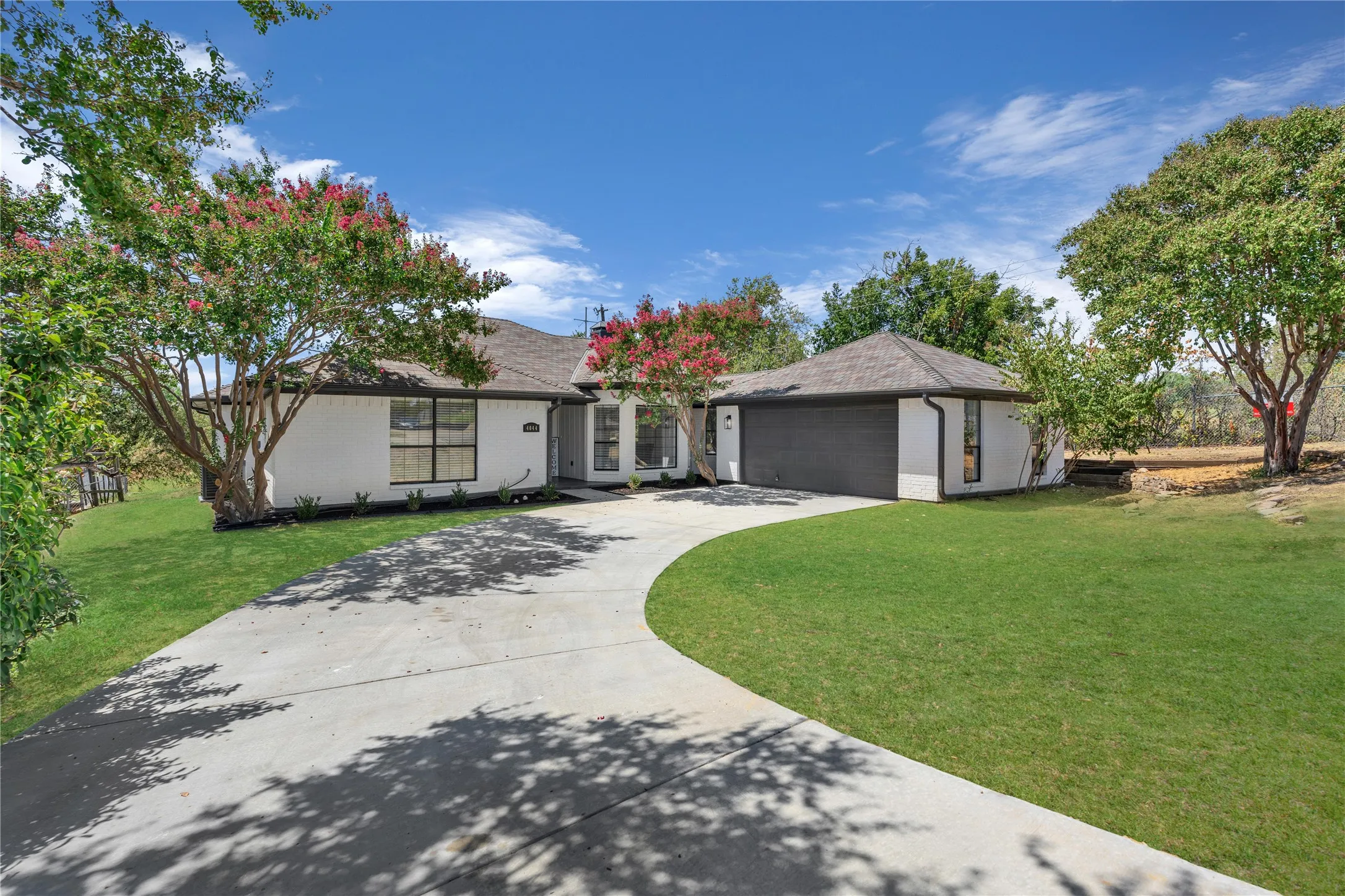 Single Family Residence For Sale in Dallas County , 4044 Dorris Road, Irving, Texas 75038, 3 Bedroom, 3 Bathroom, 2 Garage spaces, 1,832 Sqft, built in 1986, mls#21365581, Real Estate Agent in Irving, Homes For Sale in Dallas county, Homes For Sale in Irving, Realtor in Irving Texas, Real Estate Brokerage Independent Realty Texas, Luminita Cordes Realtor