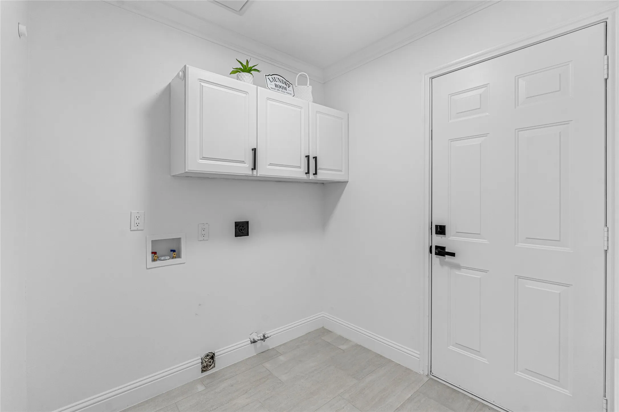 Single Family Residence For Sale in Dallas County , 4044 Dorris Road, Irving, Texas 75038, 3 Bedroom, 3 Bathroom, 2 Garage spaces, 1,832 Sqft, built in 1986, mls#21365581, Real Estate Agent in Irving, Homes For Sale in Dallas county, Homes For Sale in Irving, Realtor in Irving Texas, Real Estate Brokerage Independent Realty Texas, Luminita Cordes Realtor