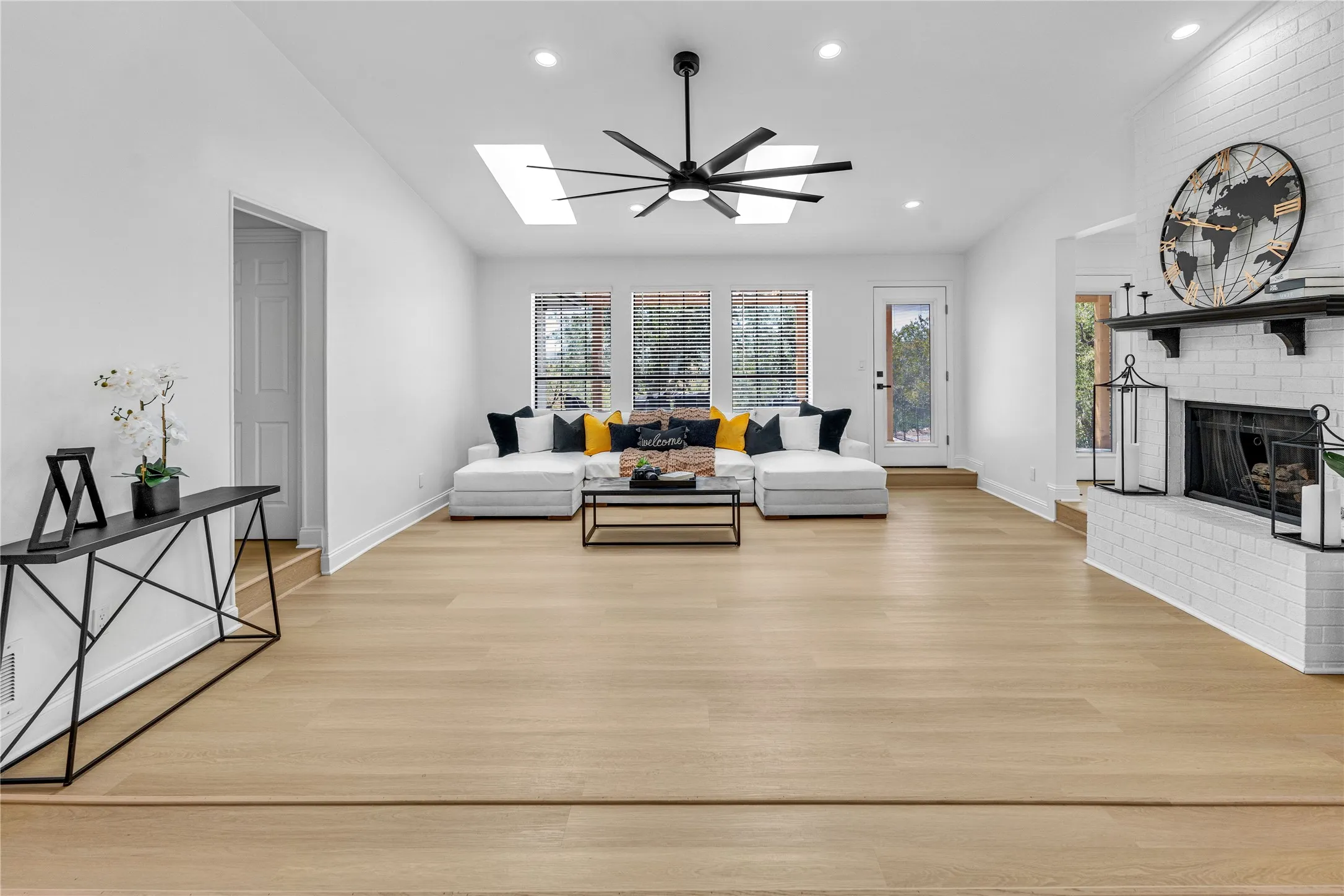 Single Family Residence For Sale in Dallas County , 4044 Dorris Road, Irving, Texas 75038, 3 Bedroom, 3 Bathroom, 2 Garage spaces, 1,832 Sqft, built in 1986, mls#21365581, Real Estate Agent in Irving, Homes For Sale in Dallas county, Homes For Sale in Irving, Realtor in Irving Texas, Real Estate Brokerage Independent Realty Texas, Luminita Cordes Realtor