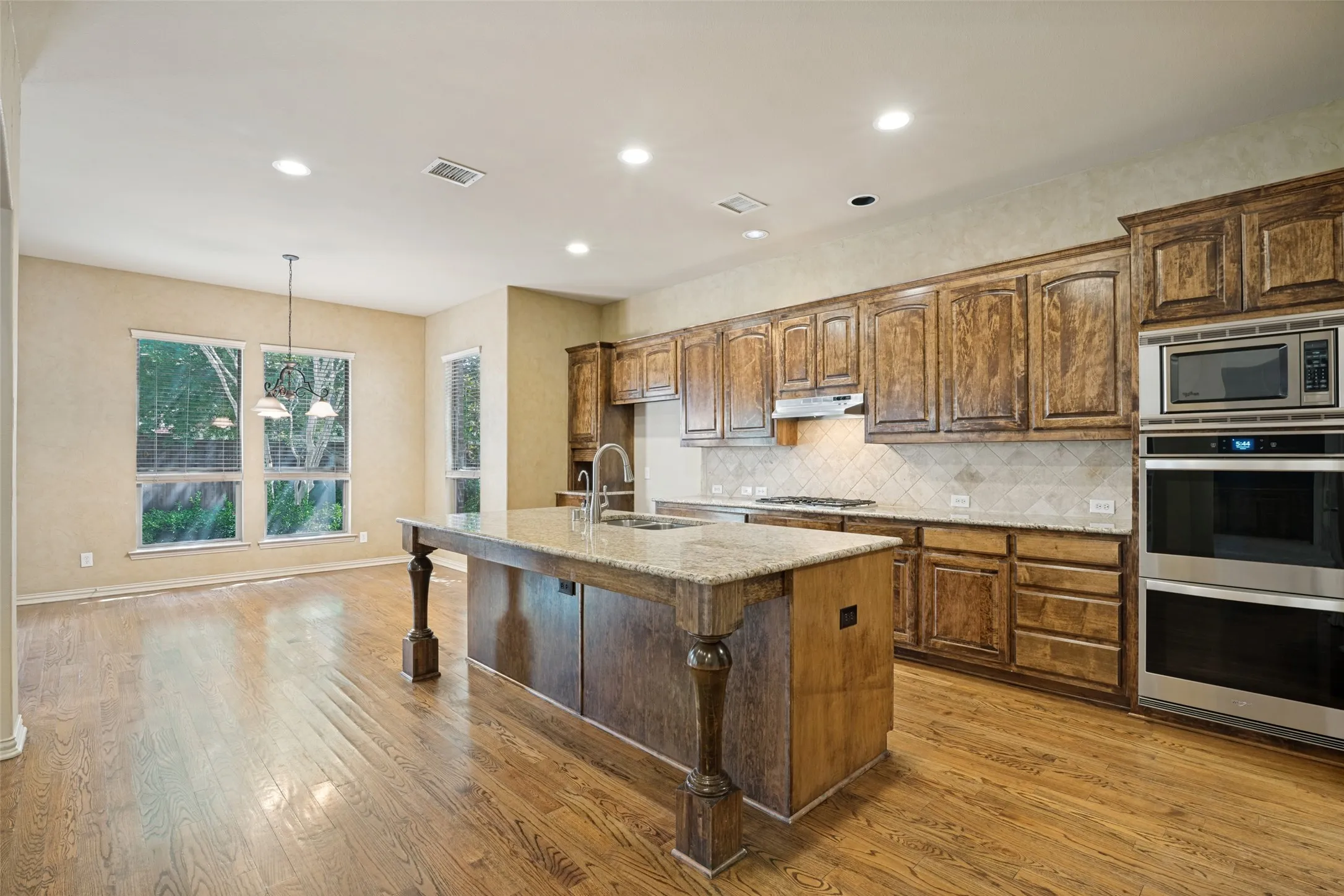 Single Family Residence For Sale in Collin County , 522 Oakhurst Drive, Murphy, Texas 75094, 4 Bedroom, 4 Bathroom, 3 Garage spaces, 4,045 Sqft, built in 2004, mls#21366022, Real Estate Agent in Murphy, Homes For Sale in Collin county, Homes For Sale in Murphy, Realtor in Murphy Texas, Real Estate Brokerage Independent Realty Texas, Luminita Cordes Realtor
