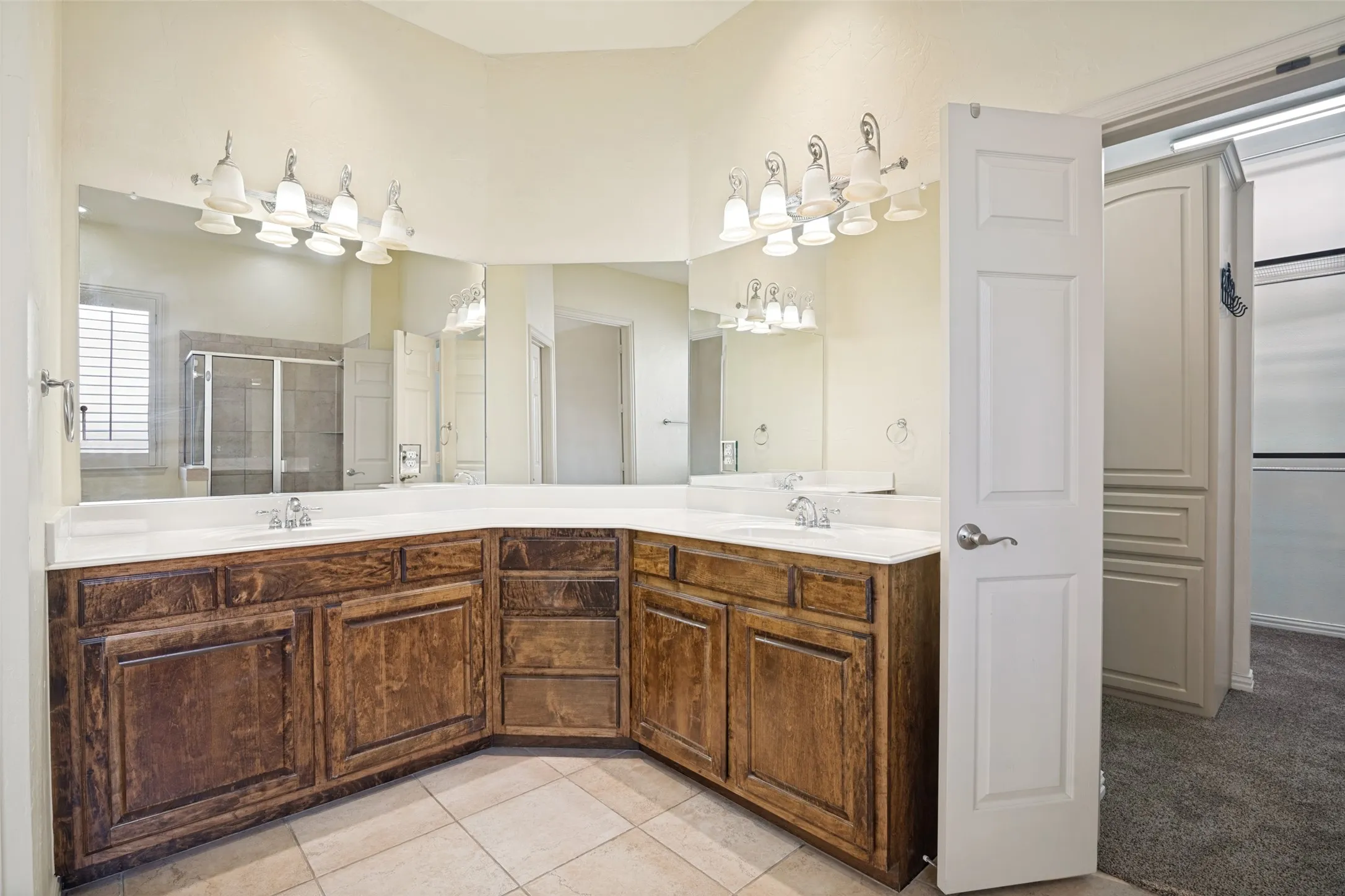 Single Family Residence For Sale in Collin County , 522 Oakhurst Drive, Murphy, Texas 75094, 4 Bedroom, 4 Bathroom, 3 Garage spaces, 4,045 Sqft, built in 2004, mls#21366022, Real Estate Agent in Murphy, Homes For Sale in Collin county, Homes For Sale in Murphy, Realtor in Murphy Texas, Real Estate Brokerage Independent Realty Texas, Luminita Cordes Realtor