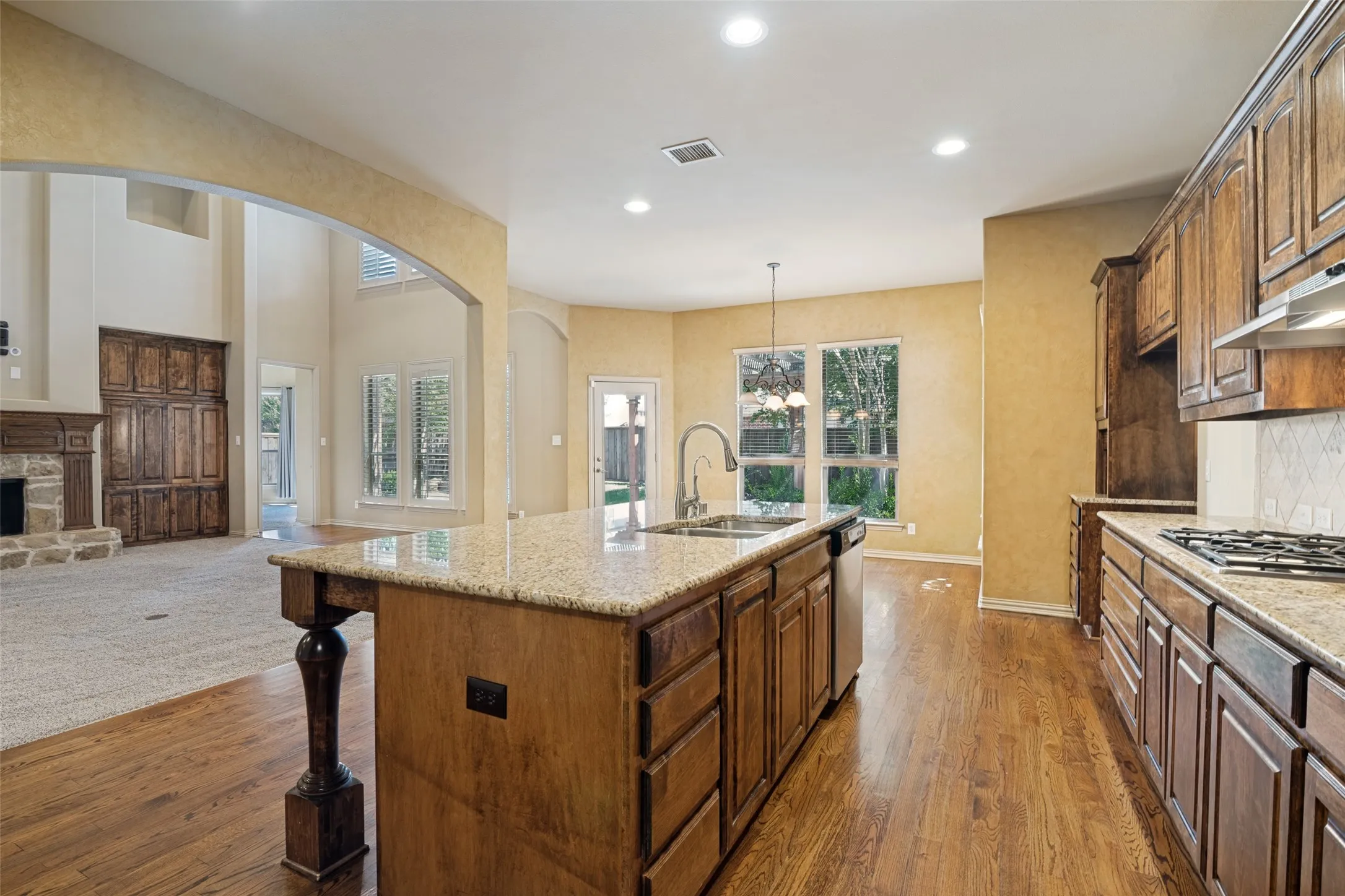 Single Family Residence For Sale in Collin County , 522 Oakhurst Drive, Murphy, Texas 75094, 4 Bedroom, 4 Bathroom, 3 Garage spaces, 4,045 Sqft, built in 2004, mls#21366022, Real Estate Agent in Murphy, Homes For Sale in Collin county, Homes For Sale in Murphy, Realtor in Murphy Texas, Real Estate Brokerage Independent Realty Texas, Luminita Cordes Realtor