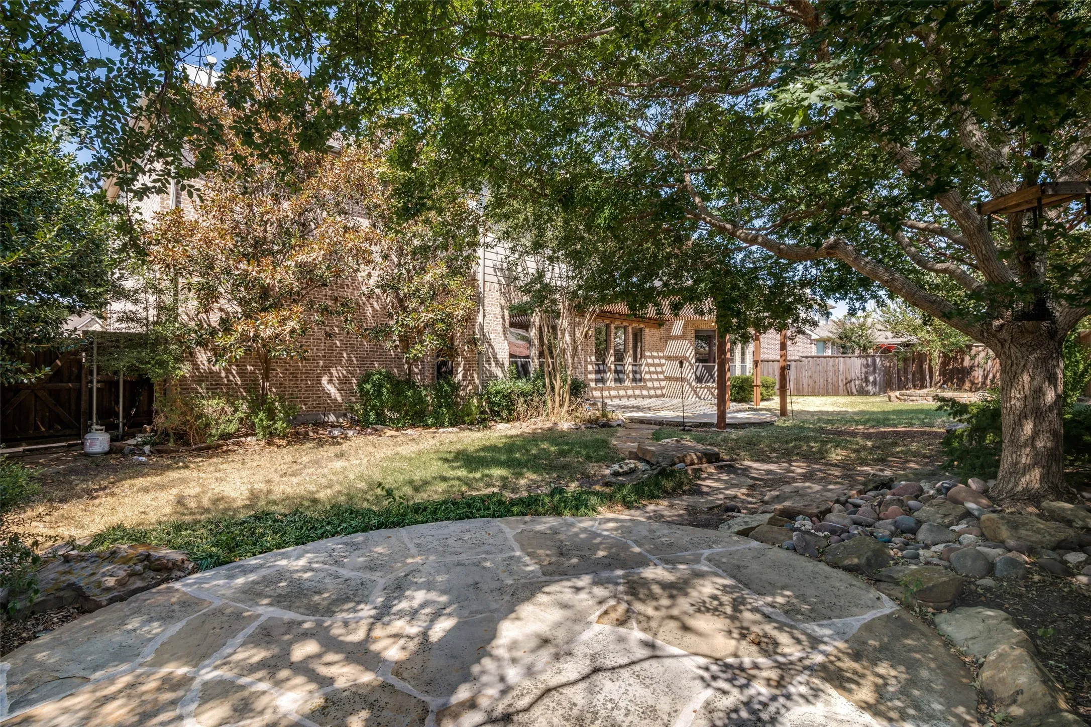 Single Family Residence For Sale in Collin County , 522 Oakhurst Drive, Murphy, Texas 75094, 4 Bedroom, 4 Bathroom, 3 Garage spaces, 4,045 Sqft, built in 2004, mls#21366022, Real Estate Agent in Murphy, Homes For Sale in Collin county, Homes For Sale in Murphy, Realtor in Murphy Texas, Real Estate Brokerage Independent Realty Texas, Luminita Cordes Realtor