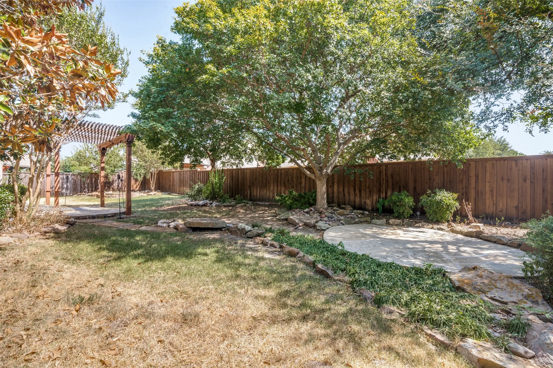 Single Family Residence For Sale in Collin County , 522 Oakhurst Drive, Murphy, Texas 75094, 4 Bedroom, 4 Bathroom, 3 Garage spaces, 4,045 Sqft, built in 2004, mls#21366022, Real Estate Agent in Murphy, Homes For Sale in Collin county, Homes For Sale in Murphy, Realtor in Murphy Texas, Real Estate Brokerage Independent Realty Texas, Luminita Cordes Realtor