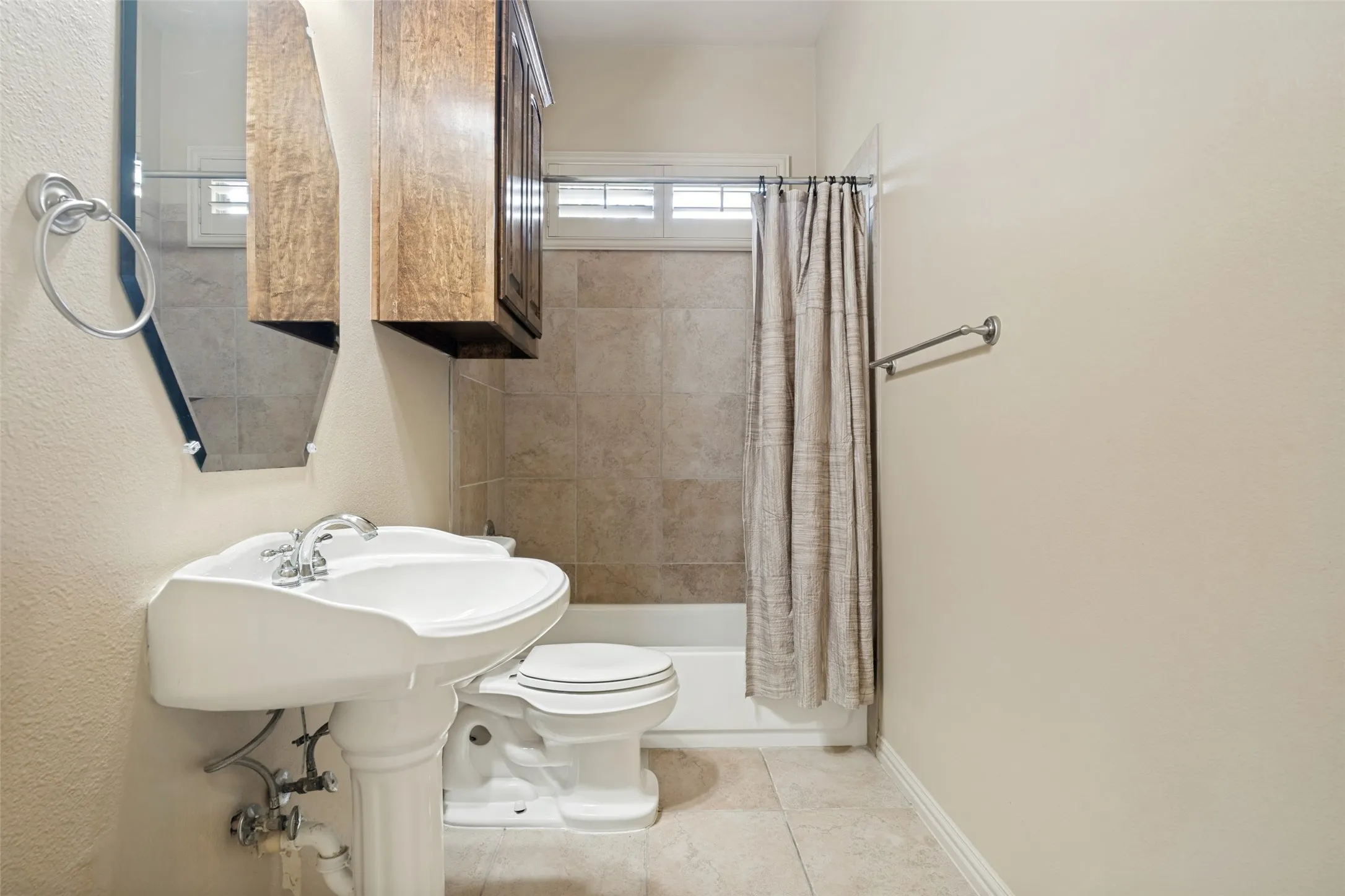 Single Family Residence For Sale in Collin County , 522 Oakhurst Drive, Murphy, Texas 75094, 4 Bedroom, 4 Bathroom, 3 Garage spaces, 4,045 Sqft, built in 2004, mls#21366022, Real Estate Agent in Murphy, Homes For Sale in Collin county, Homes For Sale in Murphy, Realtor in Murphy Texas, Real Estate Brokerage Independent Realty Texas, Luminita Cordes Realtor