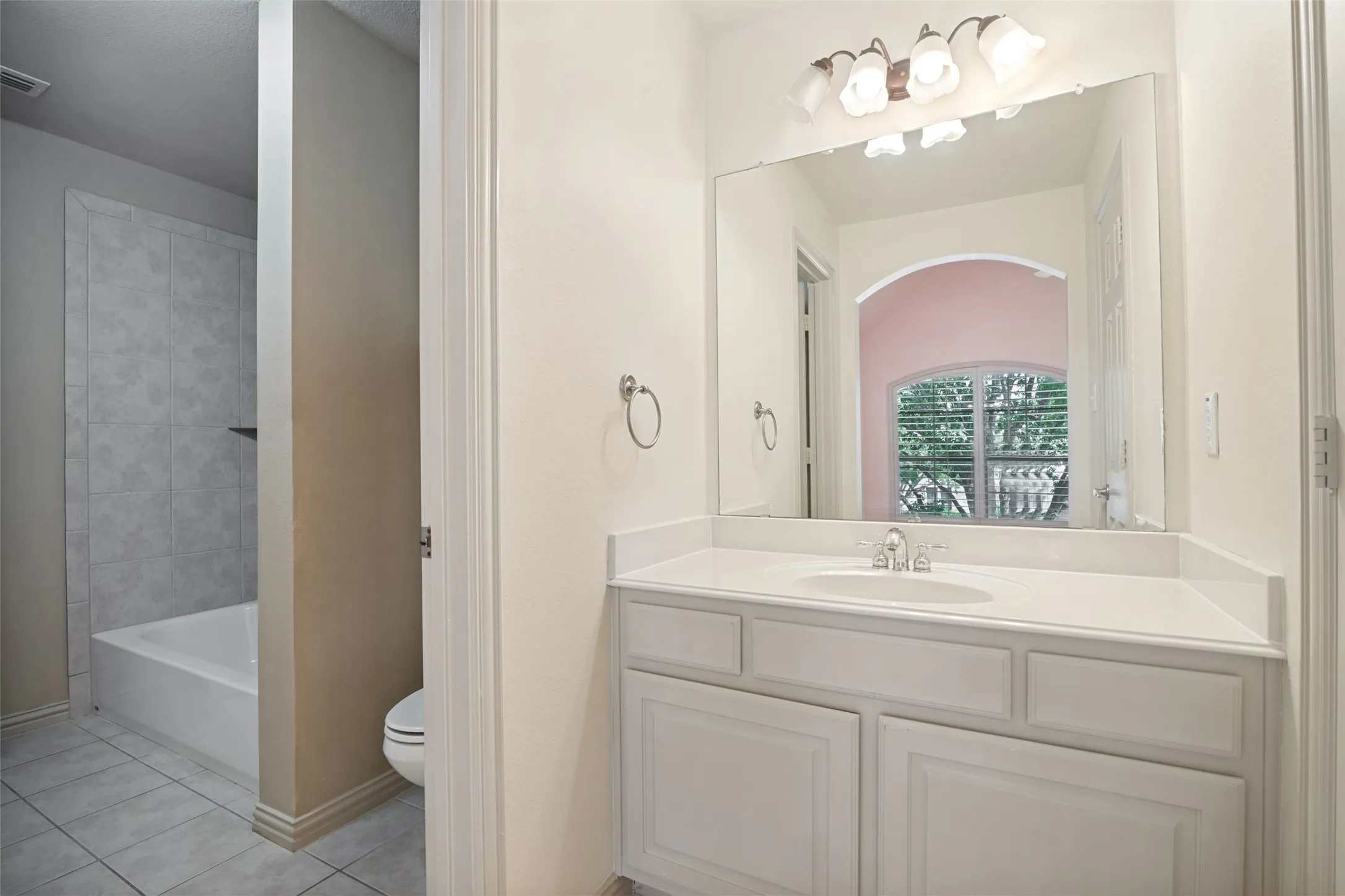 Single Family Residence For Sale in Collin County , 522 Oakhurst Drive, Murphy, Texas 75094, 4 Bedroom, 4 Bathroom, 3 Garage spaces, 4,045 Sqft, built in 2004, mls#21366022, Real Estate Agent in Murphy, Homes For Sale in Collin county, Homes For Sale in Murphy, Realtor in Murphy Texas, Real Estate Brokerage Independent Realty Texas, Luminita Cordes Realtor