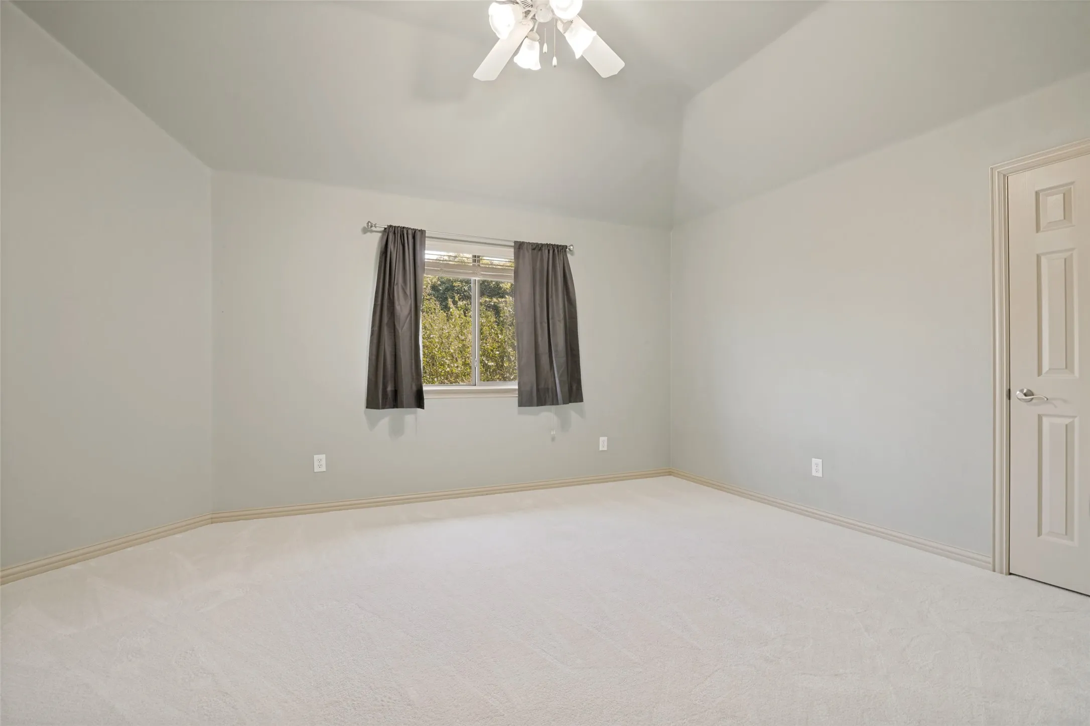Single Family Residence For Sale in Collin County , 522 Oakhurst Drive, Murphy, Texas 75094, 4 Bedroom, 4 Bathroom, 3 Garage spaces, 4,045 Sqft, built in 2004, mls#21366022, Real Estate Agent in Murphy, Homes For Sale in Collin county, Homes For Sale in Murphy, Realtor in Murphy Texas, Real Estate Brokerage Independent Realty Texas, Luminita Cordes Realtor