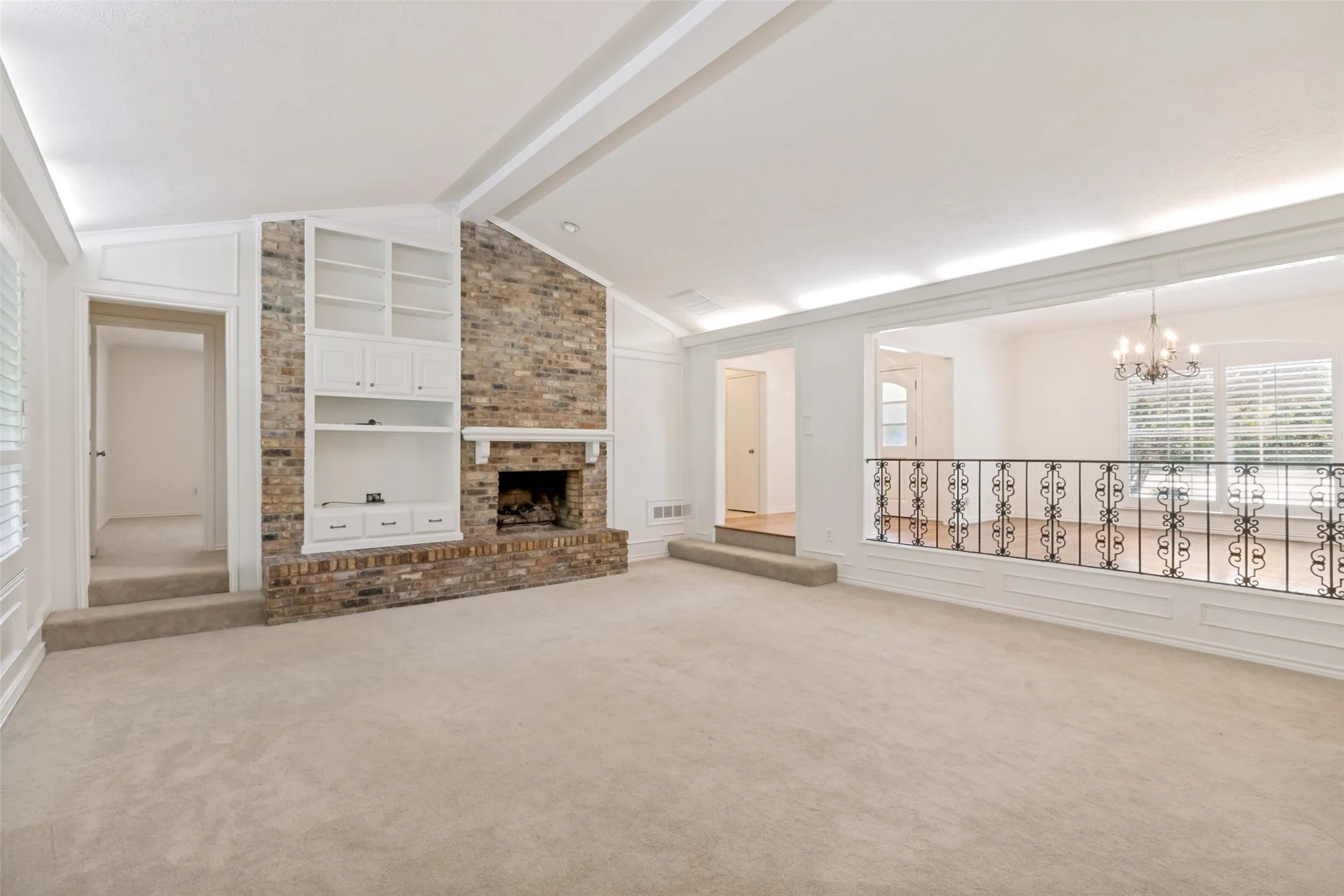 Single Family Residence For Sale in Dallas County , 15305 Leavalley Drive, Dallas, Texas 75248, 4 Bedroom, 3 Bathroom, 2 Garage spaces, 3,020 Sqft, built in 1974, mls#21363270, Real Estate Agent in Dallas, Homes For Sale in Dallas county, Homes For Sale in Dallas, Realtor in Dallas Texas, Real Estate Brokerage Independent Realty Texas, Luminita Cordes Realtor
