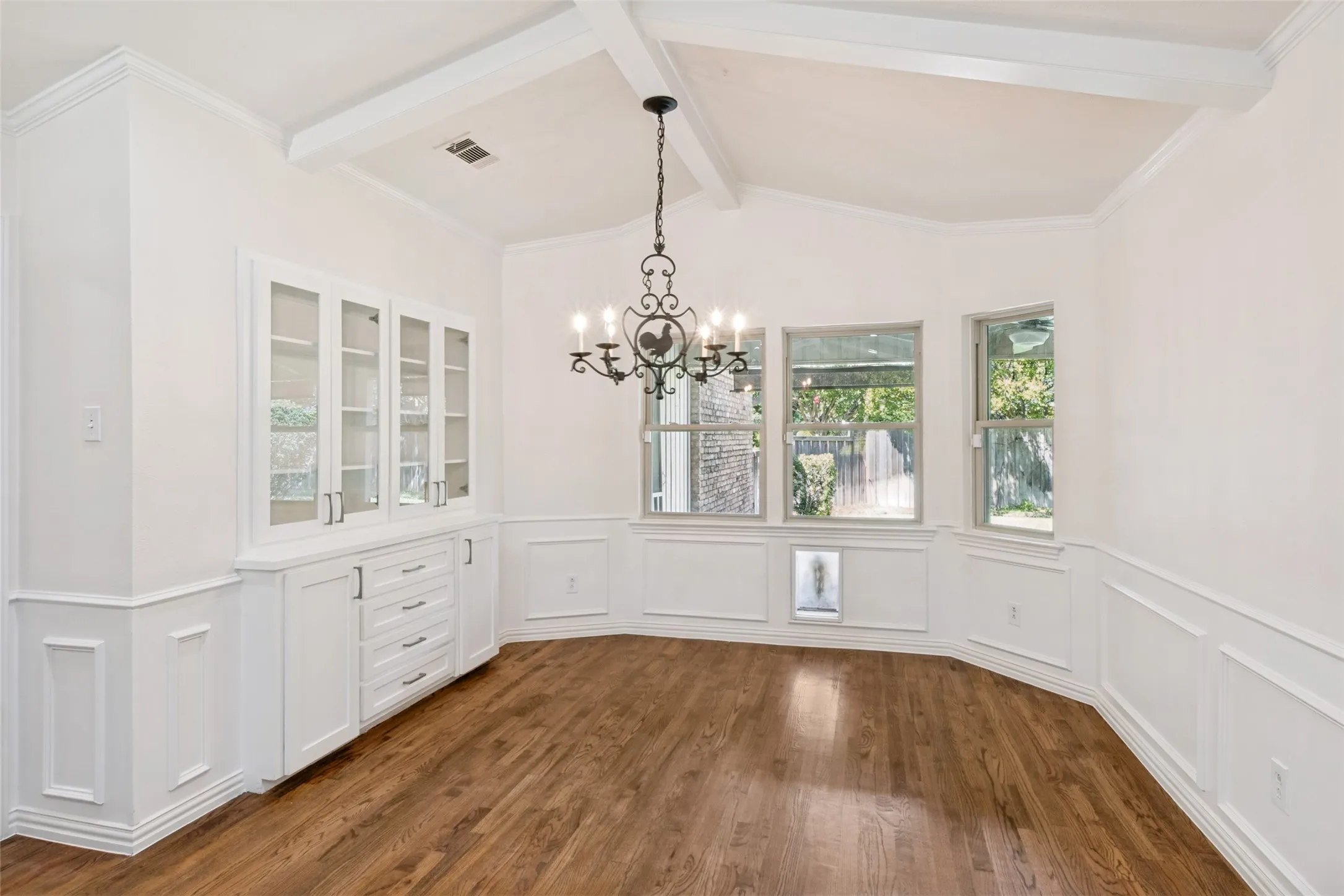 Single Family Residence For Sale in Dallas County , 15305 Leavalley Drive, Dallas, Texas 75248, 4 Bedroom, 3 Bathroom, 2 Garage spaces, 3,020 Sqft, built in 1974, mls#21363270, Real Estate Agent in Dallas, Homes For Sale in Dallas county, Homes For Sale in Dallas, Realtor in Dallas Texas, Real Estate Brokerage Independent Realty Texas, Luminita Cordes Realtor
