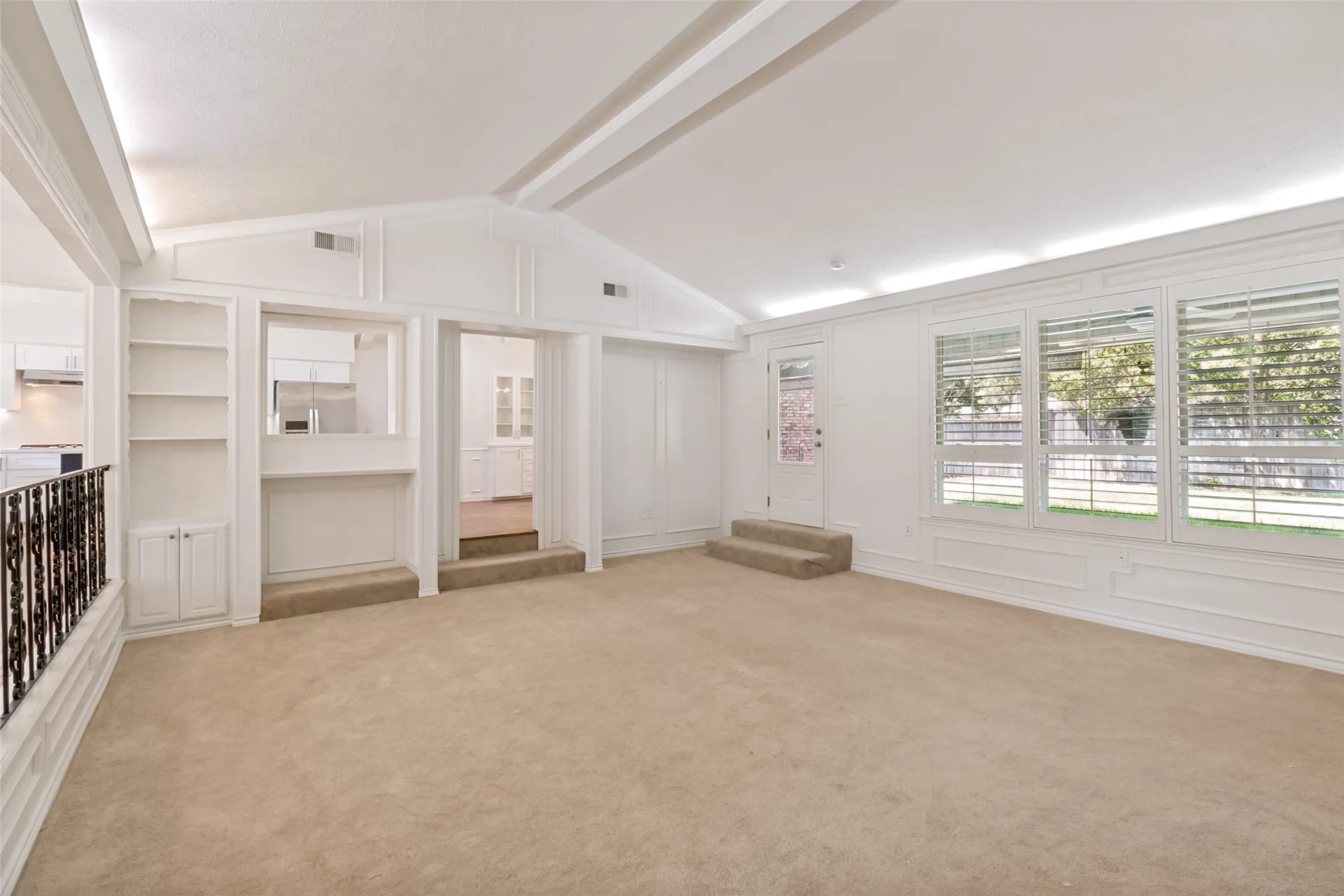 Single Family Residence For Sale in Dallas County , 15305 Leavalley Drive, Dallas, Texas 75248, 4 Bedroom, 3 Bathroom, 2 Garage spaces, 3,020 Sqft, built in 1974, mls#21363270, Real Estate Agent in Dallas, Homes For Sale in Dallas county, Homes For Sale in Dallas, Realtor in Dallas Texas, Real Estate Brokerage Independent Realty Texas, Luminita Cordes Realtor