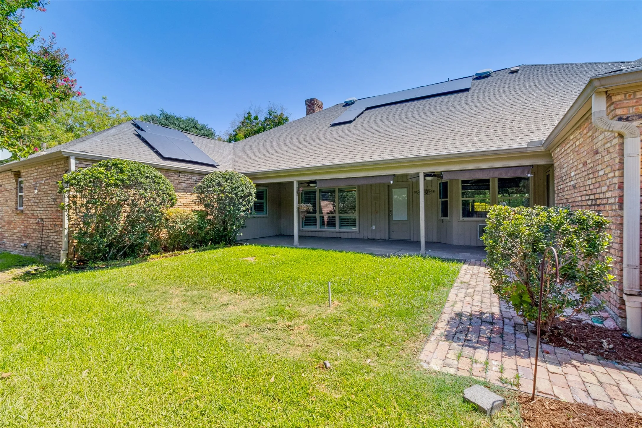 Single Family Residence For Sale in Dallas County , 15305 Leavalley Drive, Dallas, Texas 75248, 4 Bedroom, 3 Bathroom, 2 Garage spaces, 3,020 Sqft, built in 1974, mls#21363270, Real Estate Agent in Dallas, Homes For Sale in Dallas county, Homes For Sale in Dallas, Realtor in Dallas Texas, Real Estate Brokerage Independent Realty Texas, Luminita Cordes Realtor