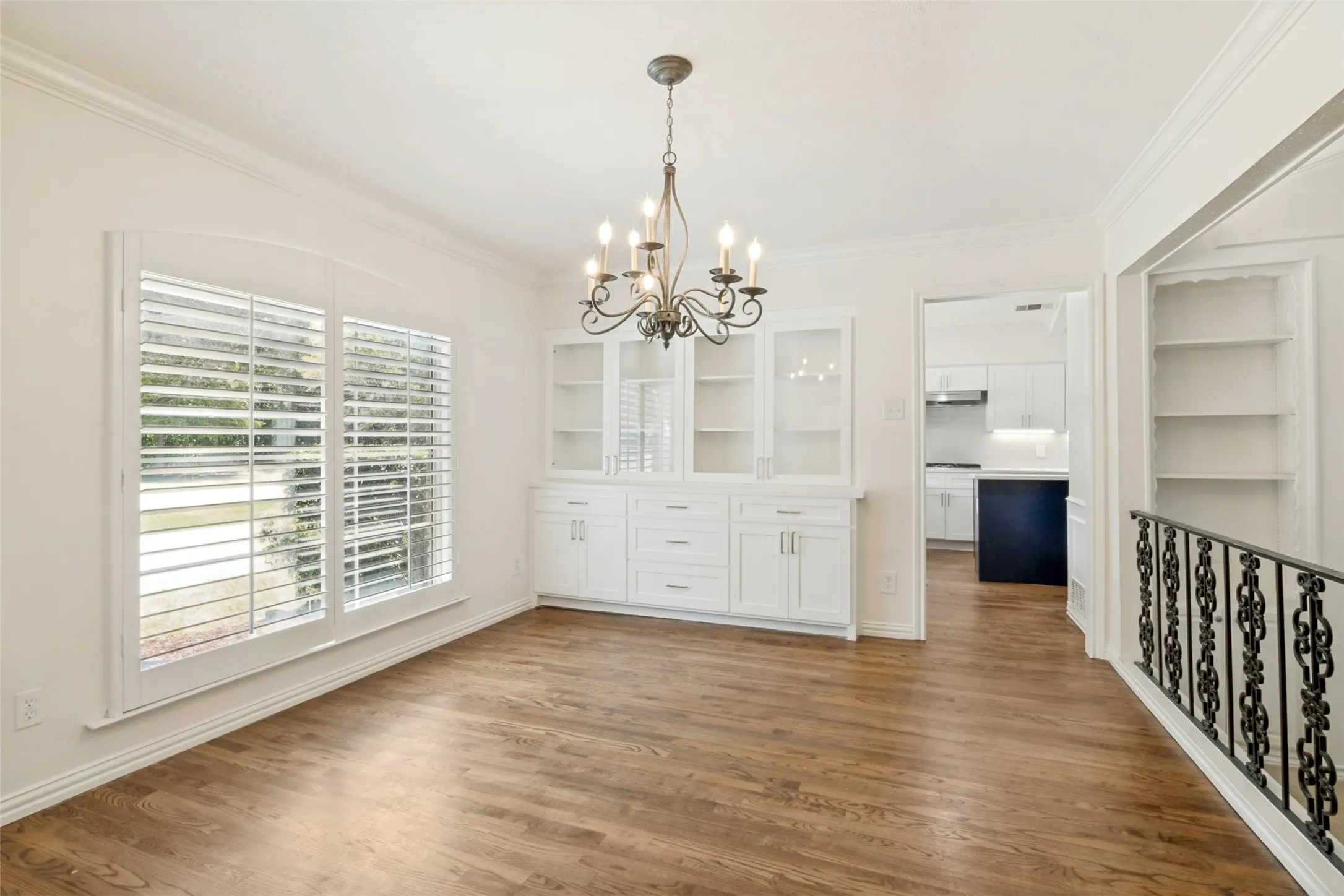Single Family Residence For Sale in Dallas County , 15305 Leavalley Drive, Dallas, Texas 75248, 4 Bedroom, 3 Bathroom, 2 Garage spaces, 3,020 Sqft, built in 1974, mls#21363270, Real Estate Agent in Dallas, Homes For Sale in Dallas county, Homes For Sale in Dallas, Realtor in Dallas Texas, Real Estate Brokerage Independent Realty Texas, Luminita Cordes Realtor