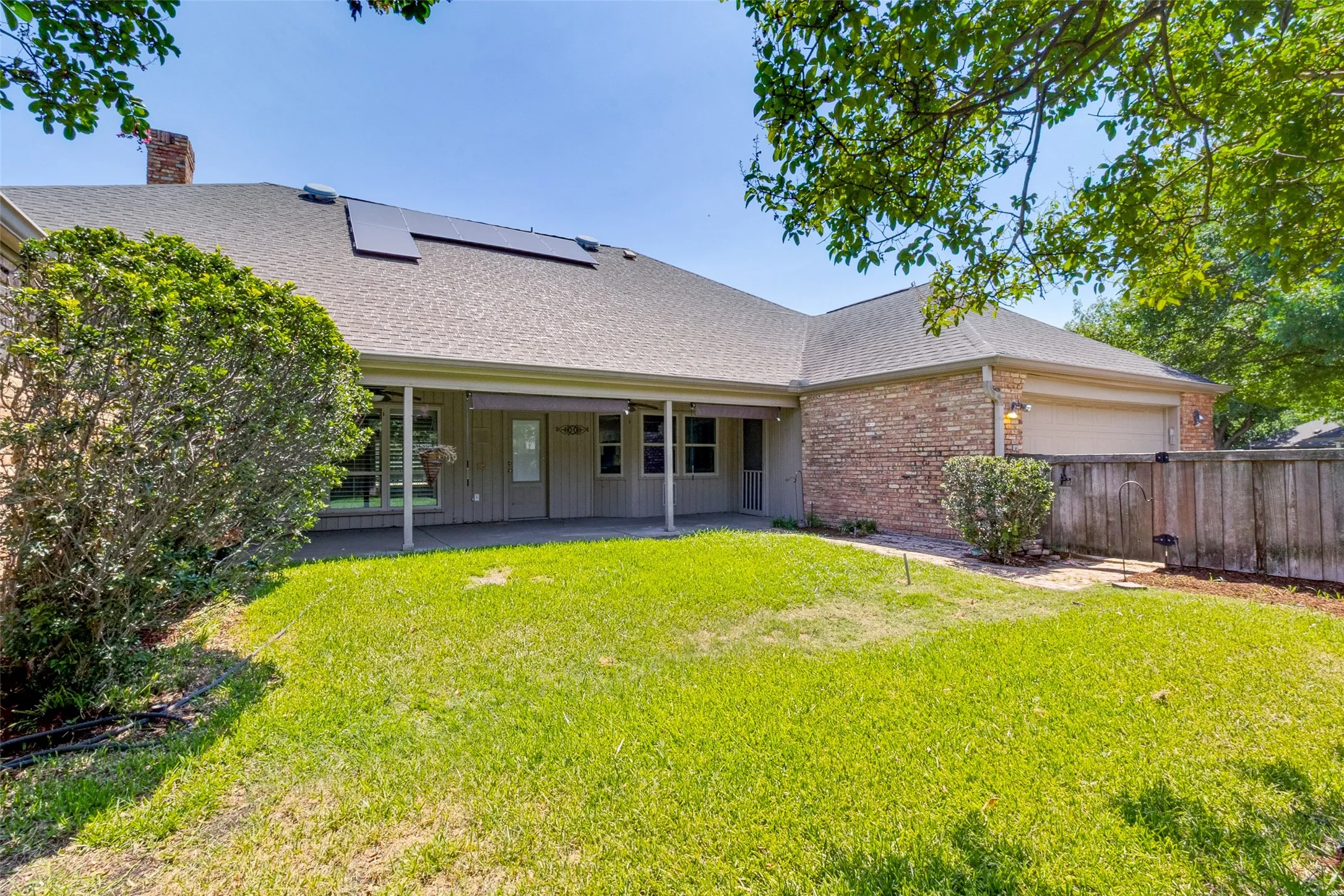 Single Family Residence For Sale in Dallas County , 15305 Leavalley Drive, Dallas, Texas 75248, 4 Bedroom, 3 Bathroom, 2 Garage spaces, 3,020 Sqft, built in 1974, mls#21363270, Real Estate Agent in Dallas, Homes For Sale in Dallas county, Homes For Sale in Dallas, Realtor in Dallas Texas, Real Estate Brokerage Independent Realty Texas, Luminita Cordes Realtor