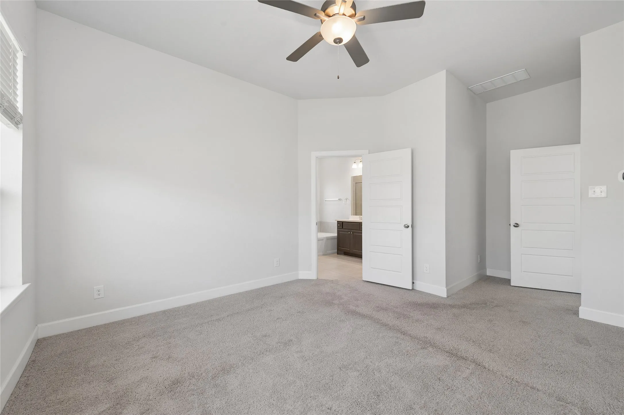 Single Family Residence For Rent in Kaufman County , 1852 Arbor Drive, Forney, Texas 75126, 4 Bedroom, 3 Bathroom, 2 Garage spaces, 2,162 Sqft, built in 2021, mls#21366124, Real Estate Agent in Forney, Homes For Rent in Kaufman county, Homes For Rent in Forney, Realtor in Forney Texas, Real Estate Brokerage Independent Realty Texas, Luminita Cordes Realtor