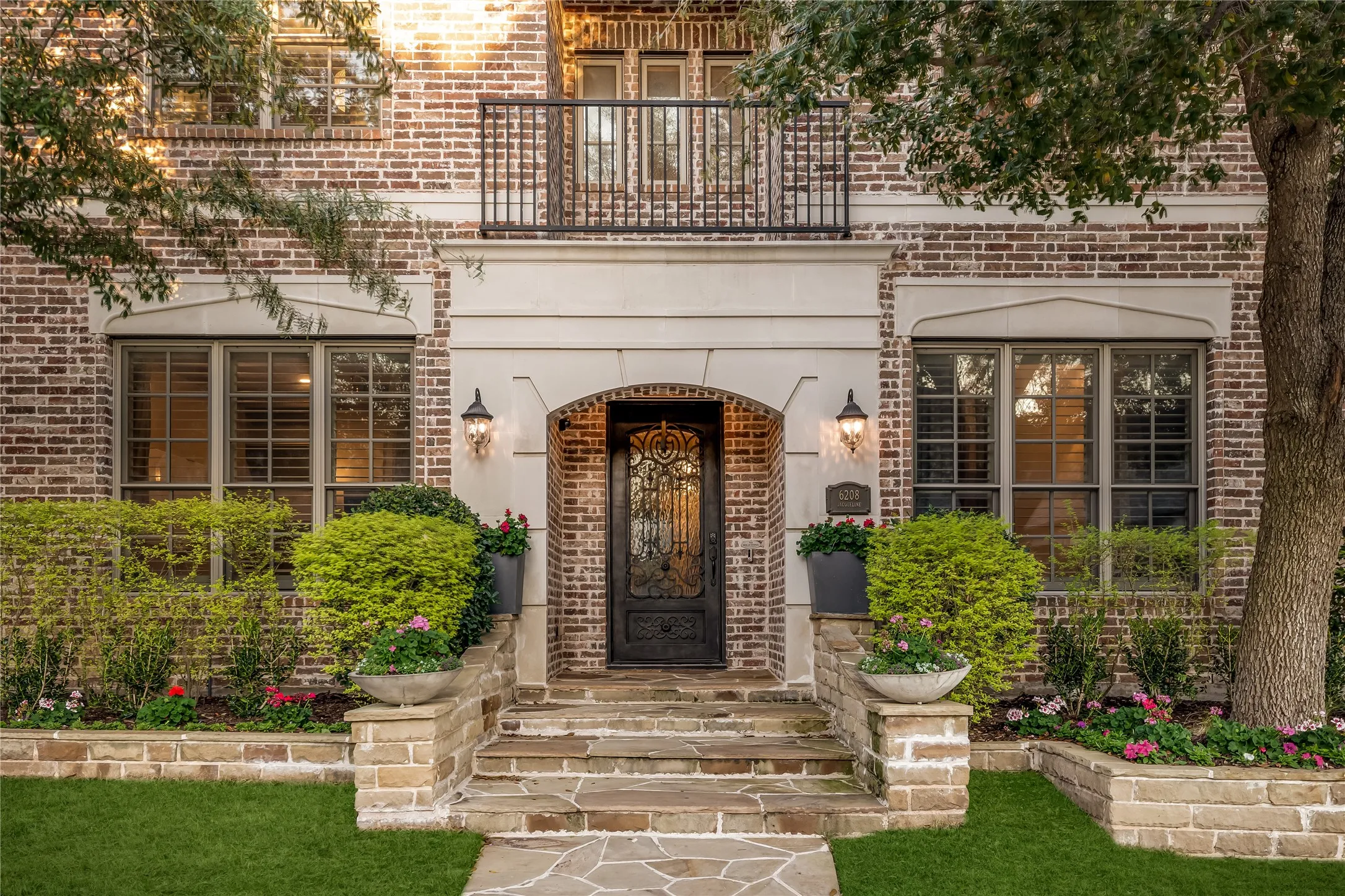 Single Family Residence For Sale in Collin County , 6208 Jacqueline Drive, Plano, Texas 75024, 4 Bedroom, 4 Bathroom, 3 Garage spaces, 4,206 Sqft, built in 2012, mls#21366088, Real Estate Agent in Plano, Homes For Sale in Collin county, Homes For Sale in Plano, Realtor in Plano Texas, Real Estate Brokerage Independent Realty Texas, Luminita Cordes Realtor