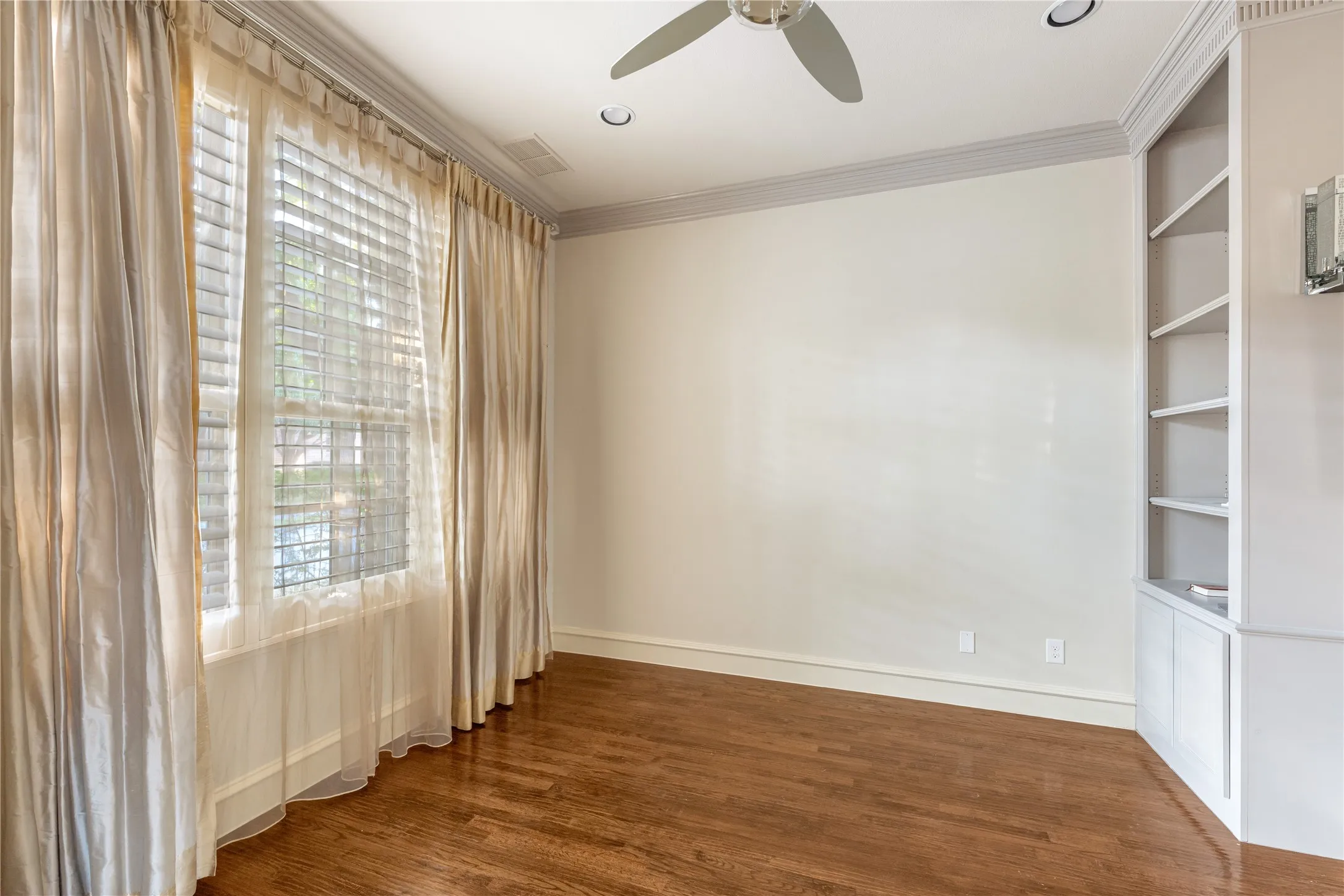 Single Family Residence For Sale in Collin County , 6208 Jacqueline Drive, Plano, Texas 75024, 4 Bedroom, 4 Bathroom, 3 Garage spaces, 4,206 Sqft, built in 2012, mls#21366088, Real Estate Agent in Plano, Homes For Sale in Collin county, Homes For Sale in Plano, Realtor in Plano Texas, Real Estate Brokerage Independent Realty Texas, Luminita Cordes Realtor
