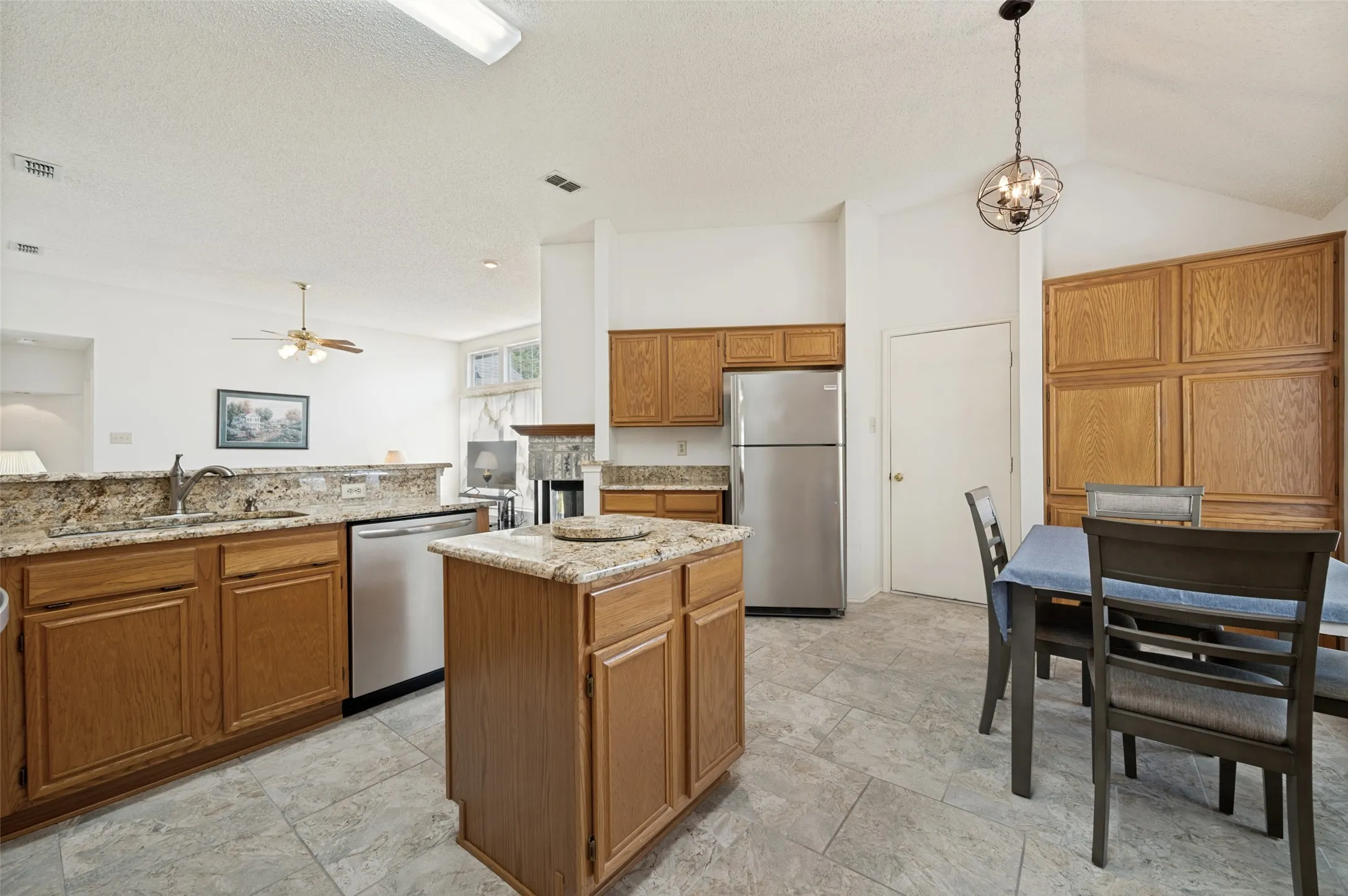 Single Family Residence For Sale in Denton County , 5917 Carroll Drive, The Colony, Texas 75056, 4 Bedroom, 2 Bathroom, 2 Garage spaces, 2,076 Sqft, built in 1991, mls#21362724, Real Estate Agent in The Colony, Homes For Sale in Denton county, Homes For Sale in The Colony, Realtor in The Colony Texas, Real Estate Brokerage Independent Realty Texas, Luminita Cordes Realtor