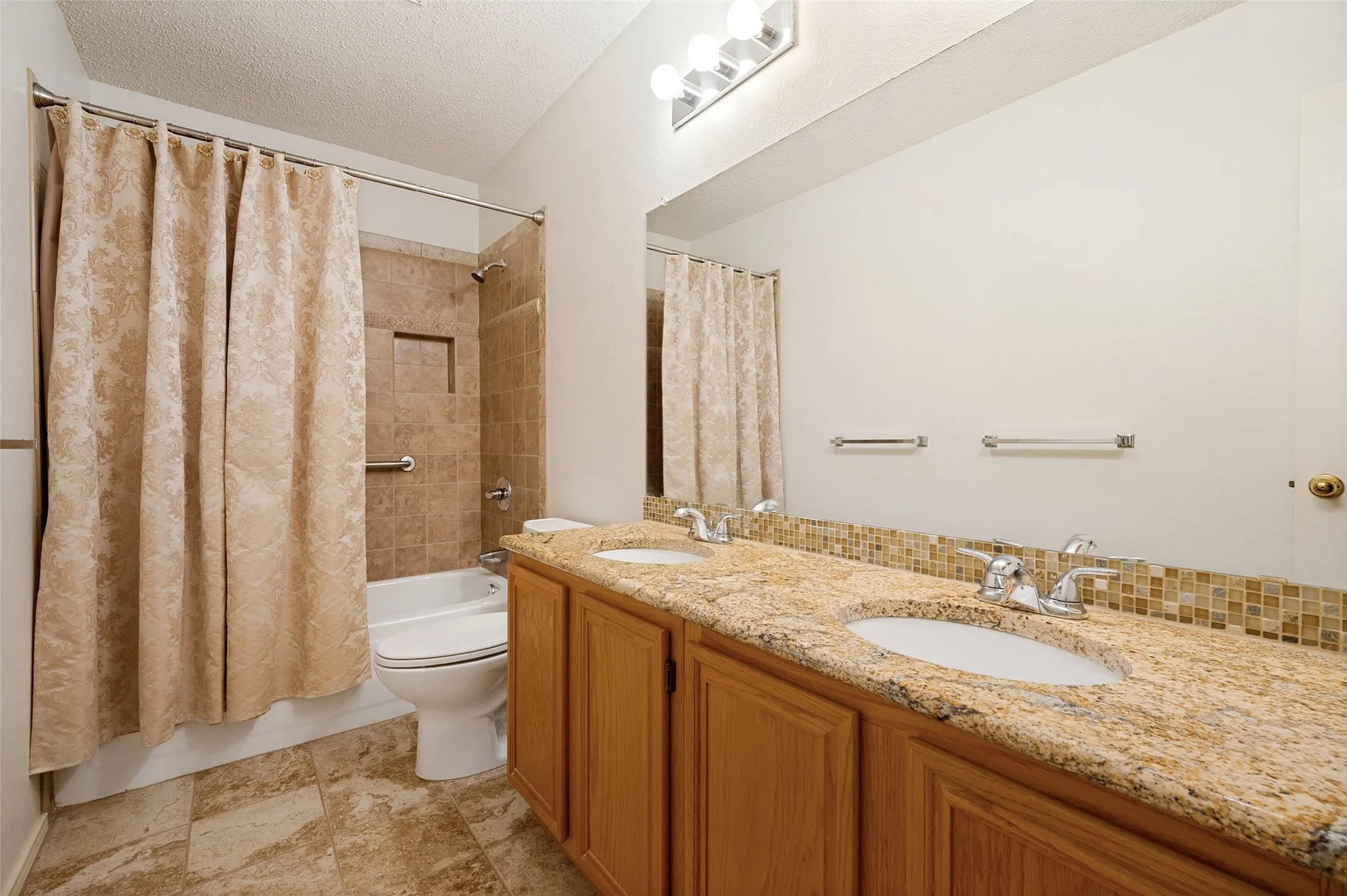 Single Family Residence For Sale in Denton County , 5917 Carroll Drive, The Colony, Texas 75056, 4 Bedroom, 2 Bathroom, 2 Garage spaces, 2,076 Sqft, built in 1991, mls#21362724, Real Estate Agent in The Colony, Homes For Sale in Denton county, Homes For Sale in The Colony, Realtor in The Colony Texas, Real Estate Brokerage Independent Realty Texas, Luminita Cordes Realtor