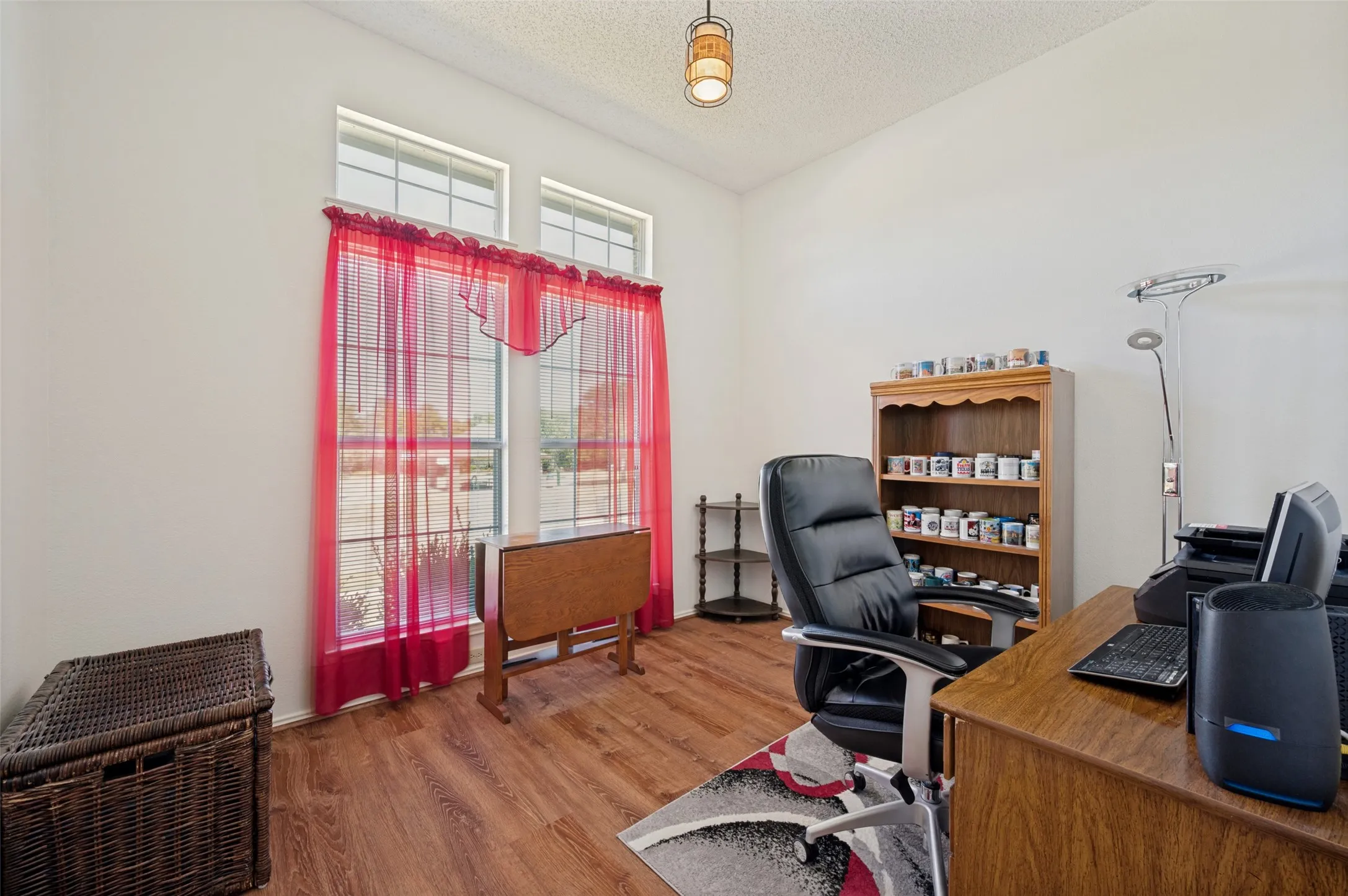 Single Family Residence For Sale in Denton County , 5917 Carroll Drive, The Colony, Texas 75056, 4 Bedroom, 2 Bathroom, 2 Garage spaces, 2,076 Sqft, built in 1991, mls#21362724, Real Estate Agent in The Colony, Homes For Sale in Denton county, Homes For Sale in The Colony, Realtor in The Colony Texas, Real Estate Brokerage Independent Realty Texas, Luminita Cordes Realtor