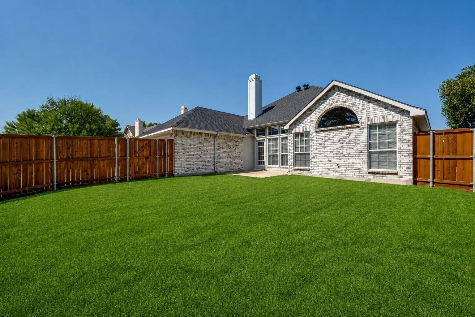 Single Family Residence For Sale in Denton County , 5917 Carroll Drive, The Colony, Texas 75056, 4 Bedroom, 2 Bathroom, 2 Garage spaces, 2,076 Sqft, built in 1991, mls#21362724, Real Estate Agent in The Colony, Homes For Sale in Denton county, Homes For Sale in The Colony, Realtor in The Colony Texas, Real Estate Brokerage Independent Realty Texas, Luminita Cordes Realtor