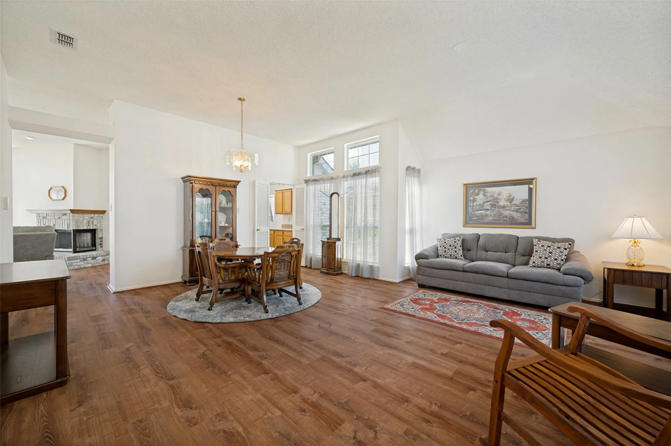 Single Family Residence For Sale in Denton County , 5917 Carroll Drive, The Colony, Texas 75056, 4 Bedroom, 2 Bathroom, 2 Garage spaces, 2,076 Sqft, built in 1991, mls#21362724, Real Estate Agent in The Colony, Homes For Sale in Denton county, Homes For Sale in The Colony, Realtor in The Colony Texas, Real Estate Brokerage Independent Realty Texas, Luminita Cordes Realtor