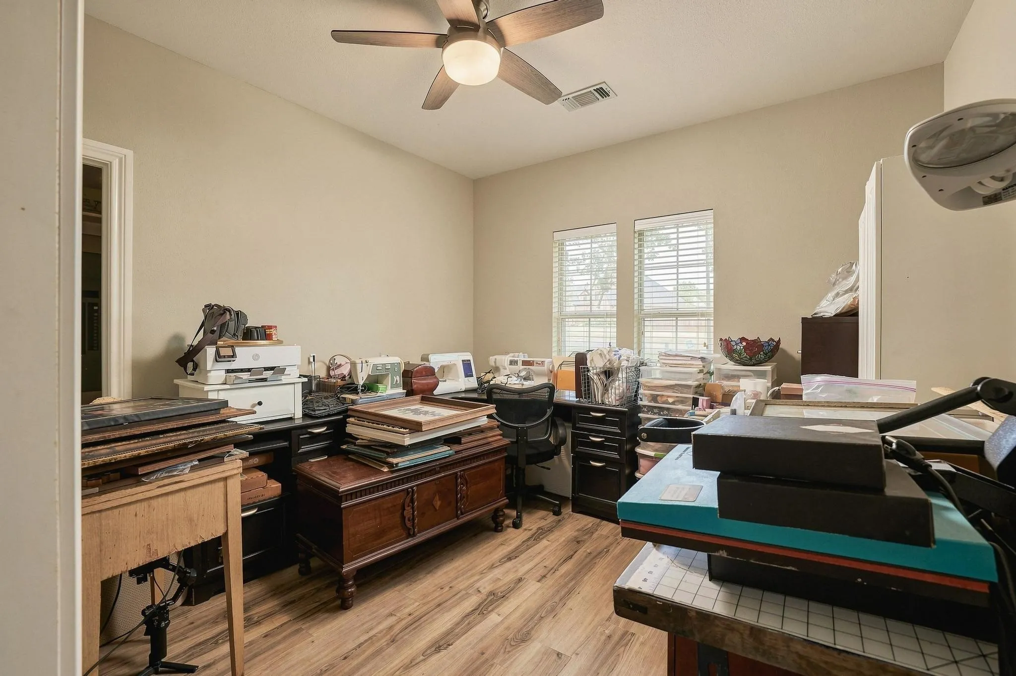 Single Family Residence For Sale in Grayson County , 107 Lauren Lane, Pottsboro, Texas 75076, 4 Bedroom, 3 Bathroom, 2 Garage spaces, 2,393 Sqft, built in 2000, mls#21342200, Real Estate Agent in Pottsboro, Homes For Sale in Grayson county, Homes For Sale in Pottsboro, Realtor in Pottsboro Texas, Real Estate Brokerage Independent Realty Texas, Luminita Cordes Realtor