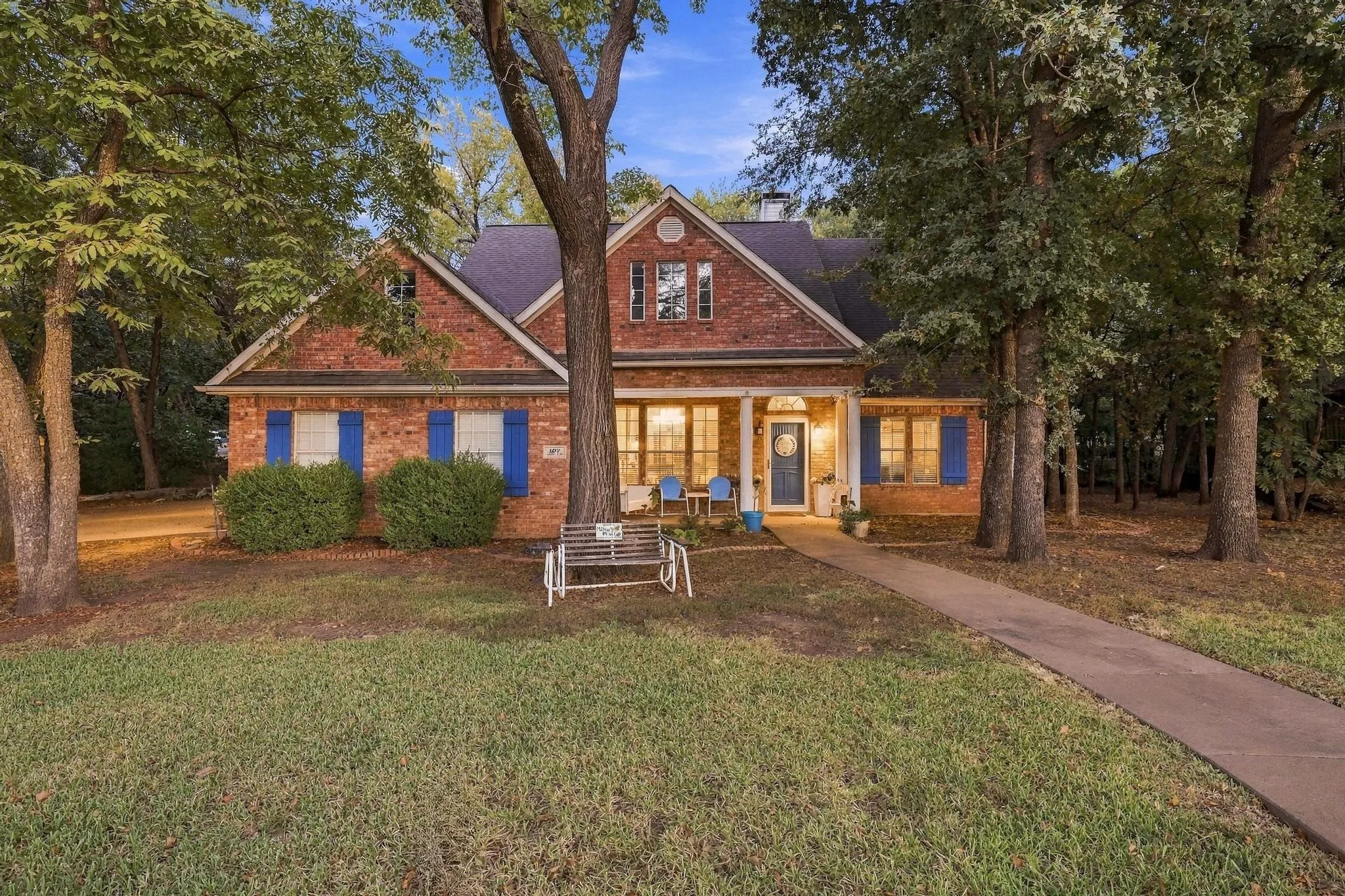 Single Family Residence For Sale in Grayson County , 107 Lauren Lane, Pottsboro, Texas 75076, 4 Bedroom, 3 Bathroom, 2 Garage spaces, 2,393 Sqft, built in 2000, mls#21342200, Real Estate Agent in Pottsboro, Homes For Sale in Grayson county, Homes For Sale in Pottsboro, Realtor in Pottsboro Texas, Real Estate Brokerage Independent Realty Texas, Luminita Cordes Realtor