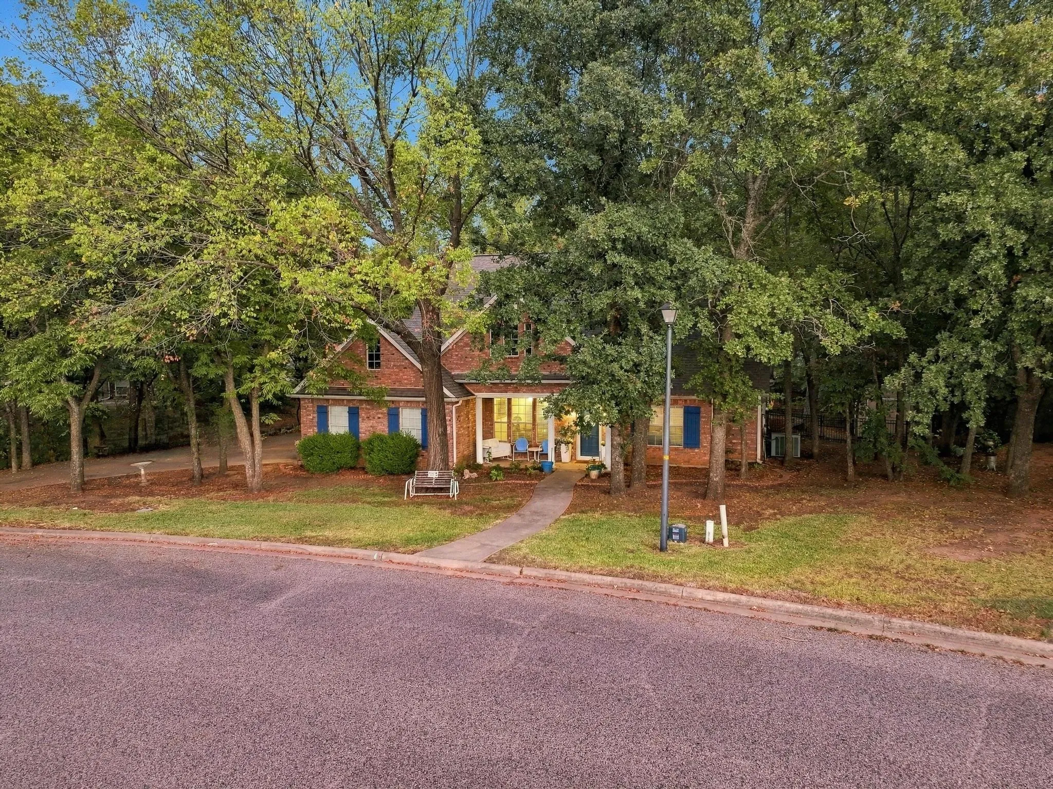 Single Family Residence For Sale in Grayson County , 107 Lauren Lane, Pottsboro, Texas 75076, 4 Bedroom, 3 Bathroom, 2 Garage spaces, 2,393 Sqft, built in 2000, mls#21342200, Real Estate Agent in Pottsboro, Homes For Sale in Grayson county, Homes For Sale in Pottsboro, Realtor in Pottsboro Texas, Real Estate Brokerage Independent Realty Texas, Luminita Cordes Realtor