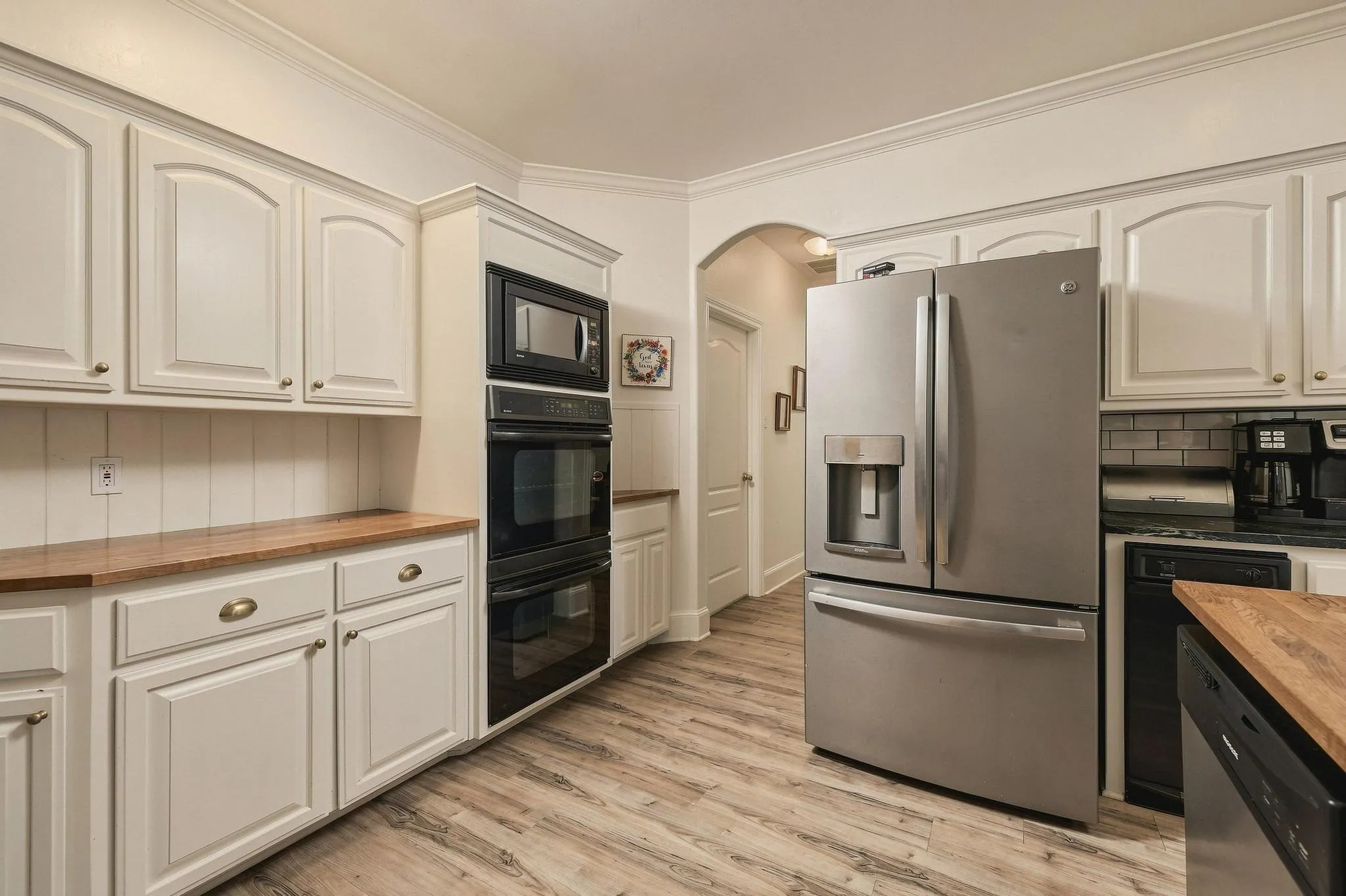 Single Family Residence For Sale in Grayson County , 107 Lauren Lane, Pottsboro, Texas 75076, 4 Bedroom, 3 Bathroom, 2 Garage spaces, 2,393 Sqft, built in 2000, mls#21342200, Real Estate Agent in Pottsboro, Homes For Sale in Grayson county, Homes For Sale in Pottsboro, Realtor in Pottsboro Texas, Real Estate Brokerage Independent Realty Texas, Luminita Cordes Realtor