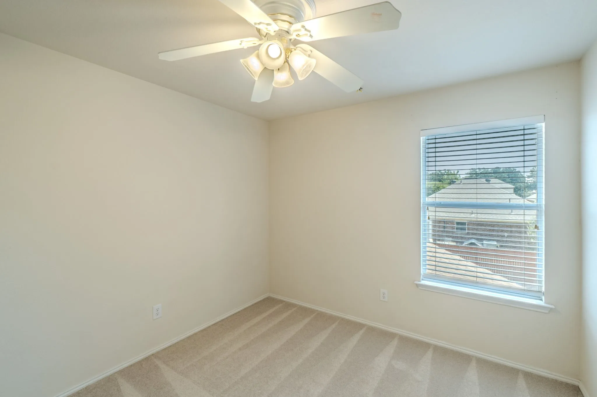 Single Family Residence For Sale in Tarrant County , 3212 Ladera Drive, Bedford, Texas 76021, 4 Bedroom, 3 Bathroom, 2 Garage spaces, 1,895 Sqft, built in 2004, mls#21366141, Real Estate Agent in Bedford, Homes For Sale in Tarrant county, Homes For Sale in Bedford, Realtor in Bedford Texas, Real Estate Brokerage Independent Realty Texas, Luminita Cordes Realtor