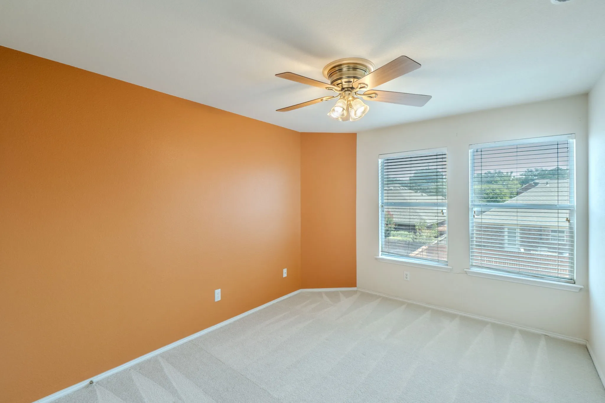 Single Family Residence For Sale in Tarrant County , 3212 Ladera Drive, Bedford, Texas 76021, 4 Bedroom, 3 Bathroom, 2 Garage spaces, 1,895 Sqft, built in 2004, mls#21366141, Real Estate Agent in Bedford, Homes For Sale in Tarrant county, Homes For Sale in Bedford, Realtor in Bedford Texas, Real Estate Brokerage Independent Realty Texas, Luminita Cordes Realtor