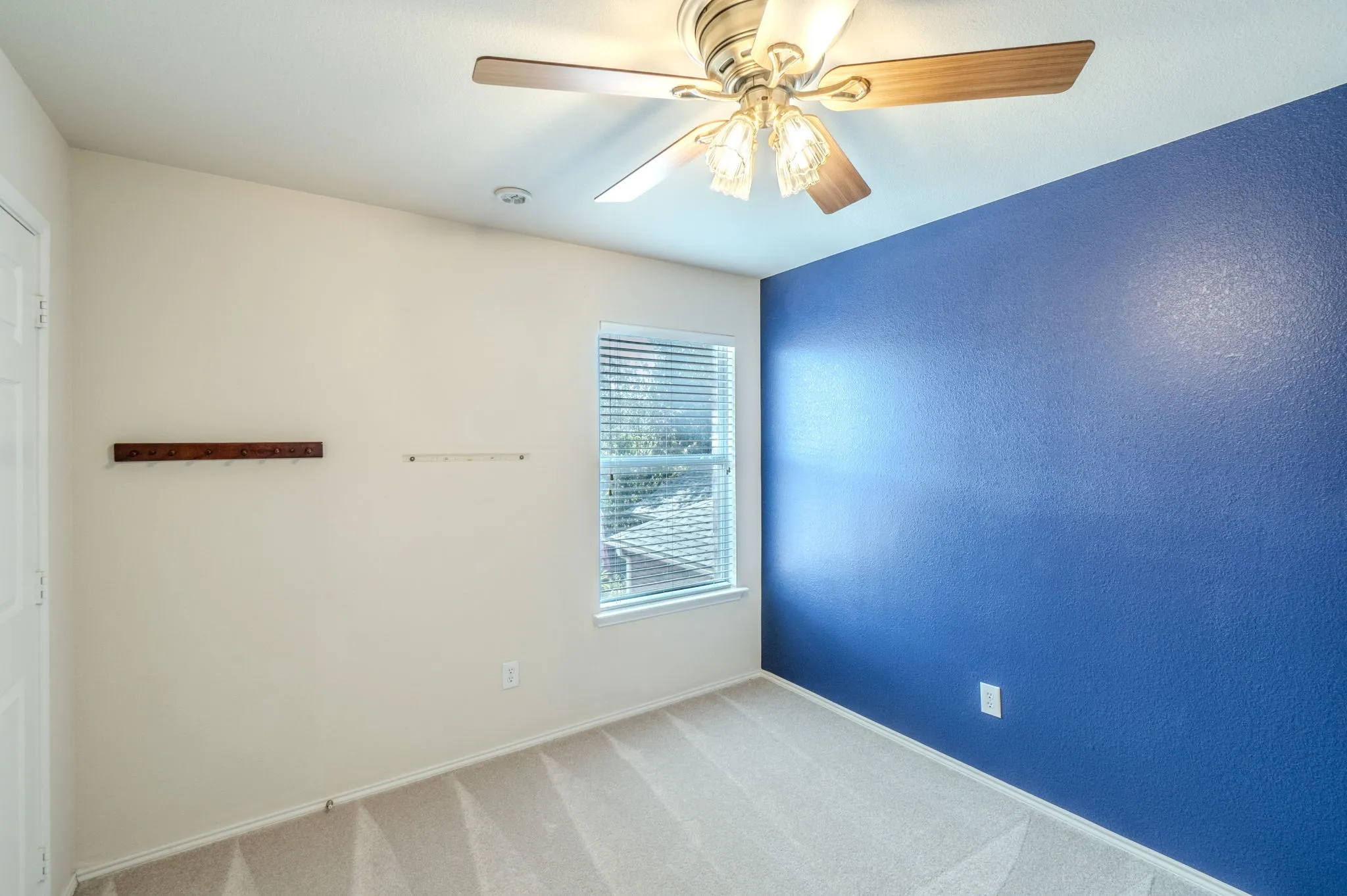 Single Family Residence For Sale in Tarrant County , 3212 Ladera Drive, Bedford, Texas 76021, 4 Bedroom, 3 Bathroom, 2 Garage spaces, 1,895 Sqft, built in 2004, mls#21366141, Real Estate Agent in Bedford, Homes For Sale in Tarrant county, Homes For Sale in Bedford, Realtor in Bedford Texas, Real Estate Brokerage Independent Realty Texas, Luminita Cordes Realtor