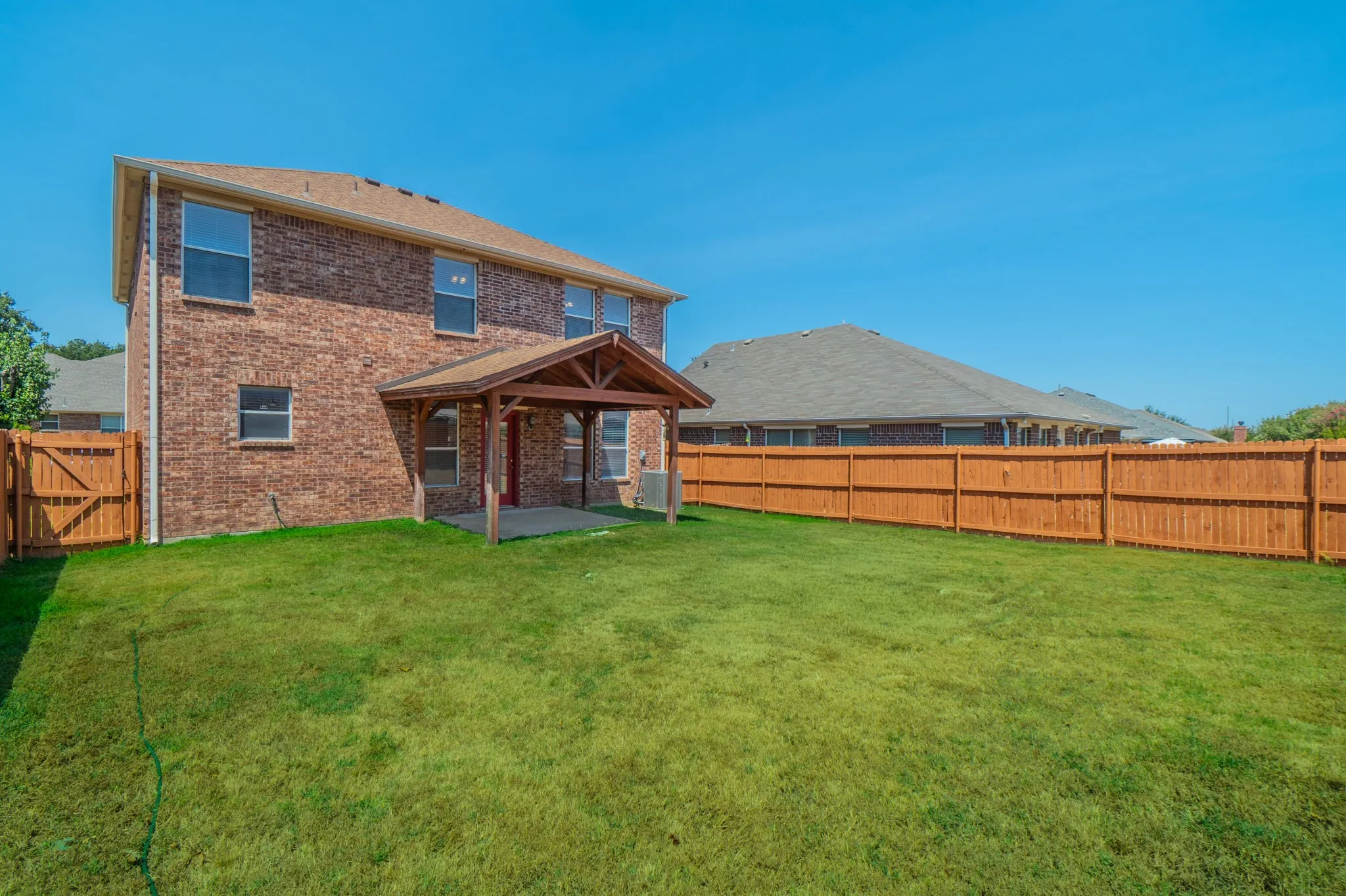 Single Family Residence For Sale in Tarrant County , 3212 Ladera Drive, Bedford, Texas 76021, 4 Bedroom, 3 Bathroom, 2 Garage spaces, 1,895 Sqft, built in 2004, mls#21366141, Real Estate Agent in Bedford, Homes For Sale in Tarrant county, Homes For Sale in Bedford, Realtor in Bedford Texas, Real Estate Brokerage Independent Realty Texas, Luminita Cordes Realtor
