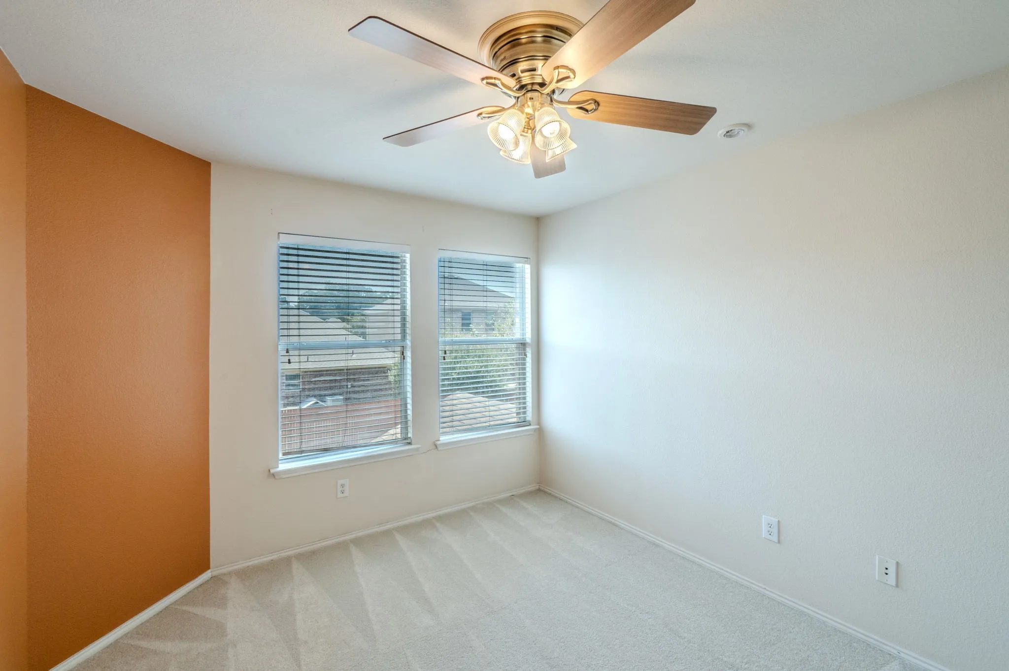 Single Family Residence For Sale in Tarrant County , 3212 Ladera Drive, Bedford, Texas 76021, 4 Bedroom, 3 Bathroom, 2 Garage spaces, 1,895 Sqft, built in 2004, mls#21366141, Real Estate Agent in Bedford, Homes For Sale in Tarrant county, Homes For Sale in Bedford, Realtor in Bedford Texas, Real Estate Brokerage Independent Realty Texas, Luminita Cordes Realtor