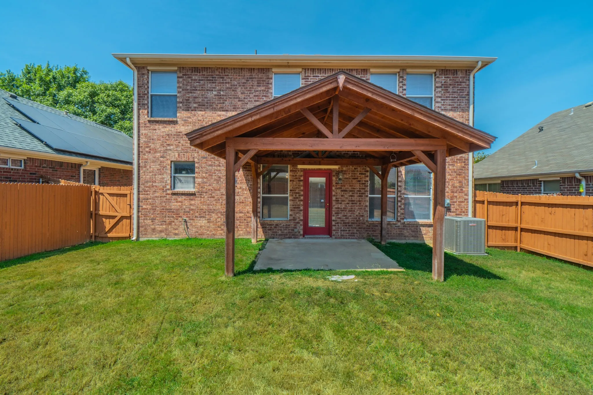 Single Family Residence For Sale in Tarrant County , 3212 Ladera Drive, Bedford, Texas 76021, 4 Bedroom, 3 Bathroom, 2 Garage spaces, 1,895 Sqft, built in 2004, mls#21366141, Real Estate Agent in Bedford, Homes For Sale in Tarrant county, Homes For Sale in Bedford, Realtor in Bedford Texas, Real Estate Brokerage Independent Realty Texas, Luminita Cordes Realtor