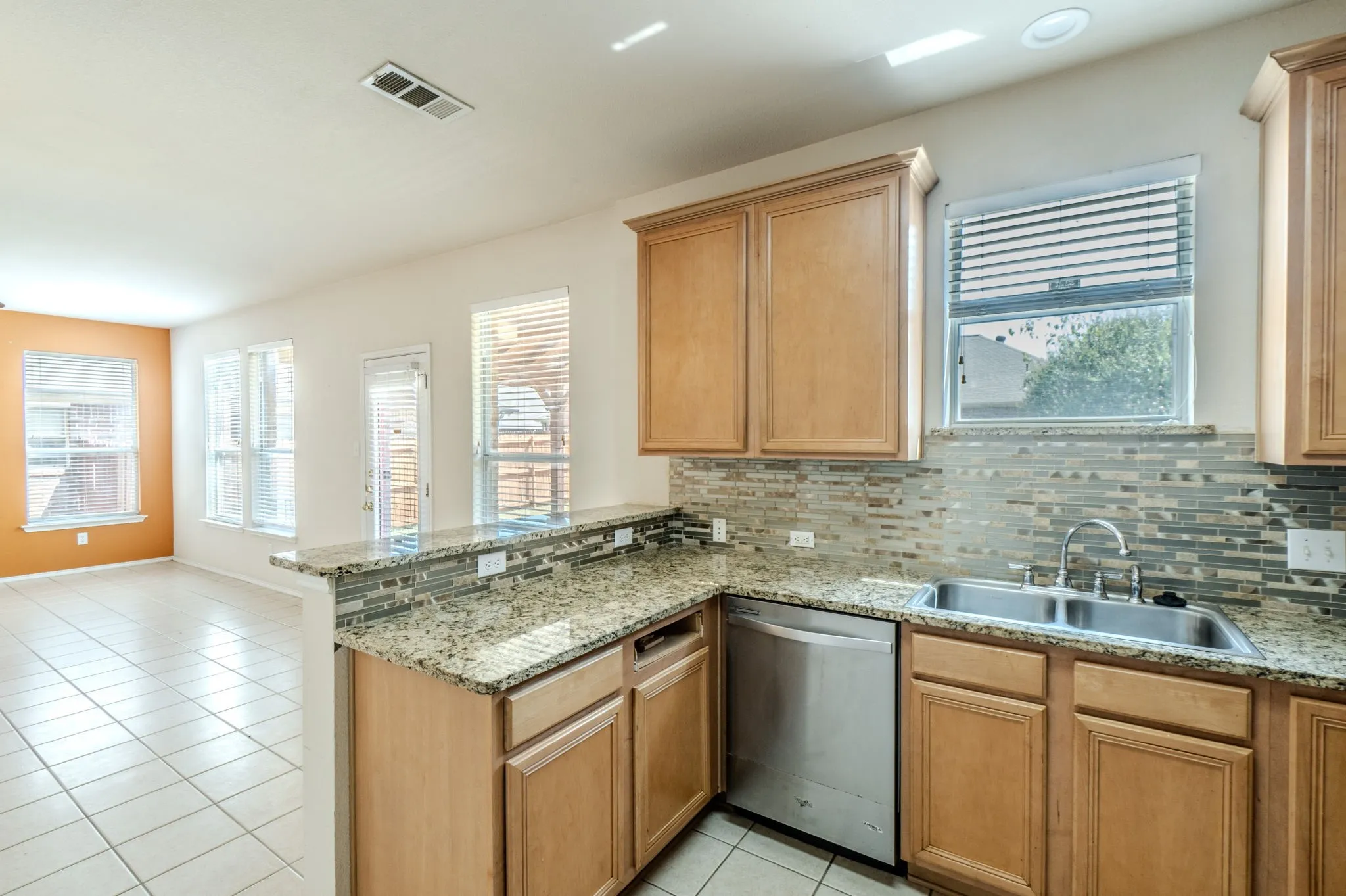 Single Family Residence For Sale in Tarrant County , 3212 Ladera Drive, Bedford, Texas 76021, 4 Bedroom, 3 Bathroom, 2 Garage spaces, 1,895 Sqft, built in 2004, mls#21366141, Real Estate Agent in Bedford, Homes For Sale in Tarrant county, Homes For Sale in Bedford, Realtor in Bedford Texas, Real Estate Brokerage Independent Realty Texas, Luminita Cordes Realtor