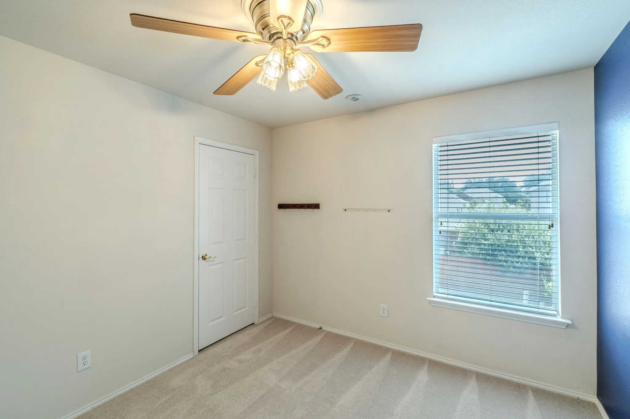 Single Family Residence For Sale in Tarrant County , 3212 Ladera Drive, Bedford, Texas 76021, 4 Bedroom, 3 Bathroom, 2 Garage spaces, 1,895 Sqft, built in 2004, mls#21366141, Real Estate Agent in Bedford, Homes For Sale in Tarrant county, Homes For Sale in Bedford, Realtor in Bedford Texas, Real Estate Brokerage Independent Realty Texas, Luminita Cordes Realtor