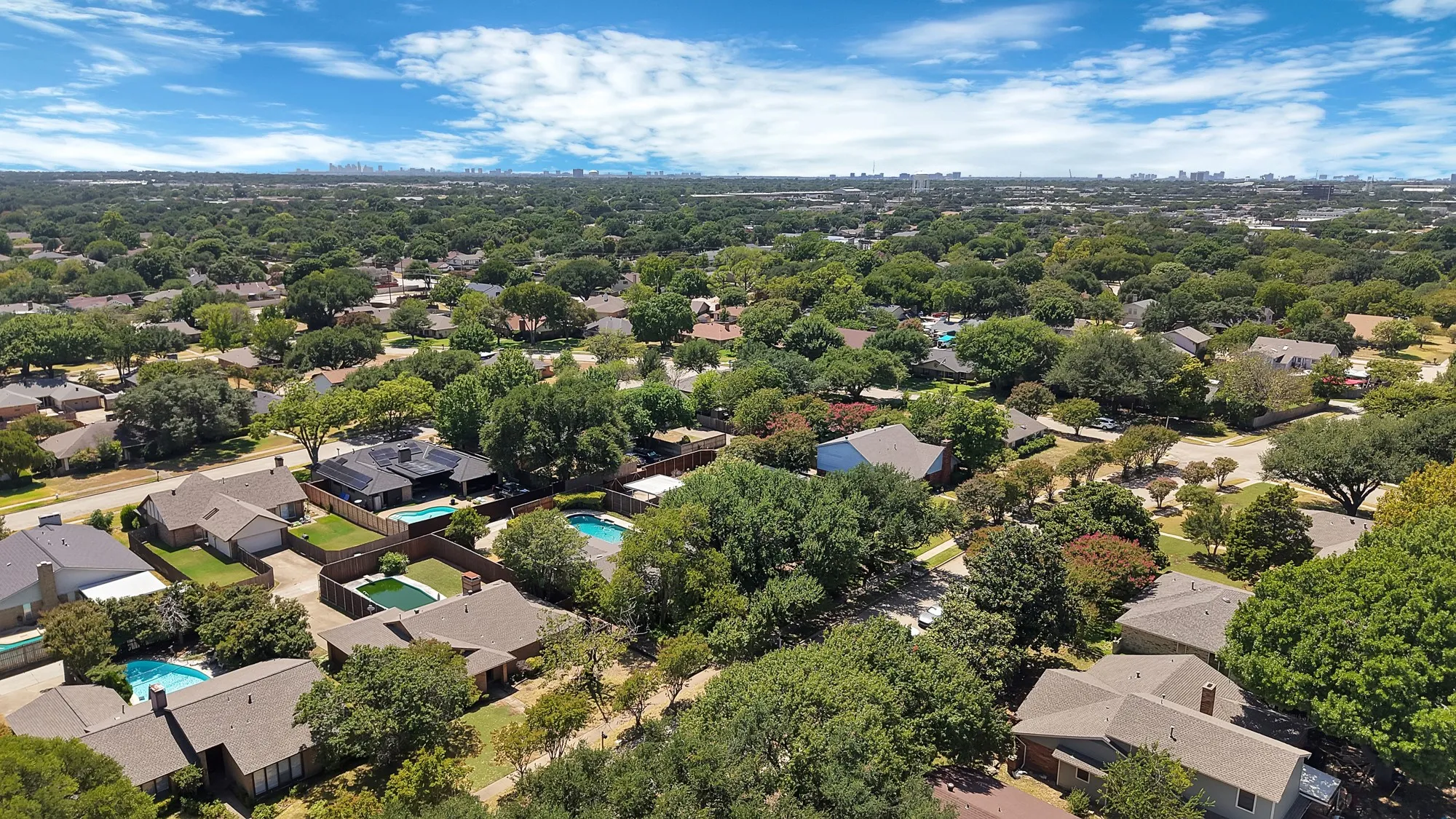 Single Family Residence For Sale in Dallas County , 1818 Sara Lane, Richardson, Texas 75081, 3 Bedroom, 3 Bathroom, 2 Garage spaces, 2,104 Sqft, built in 1977, mls#21365011, Real Estate Agent in Richardson, Homes For Sale in Dallas county, Homes For Sale in Richardson, Realtor in Richardson Texas, Real Estate Brokerage Independent Realty Texas, Luminita Cordes Realtor
