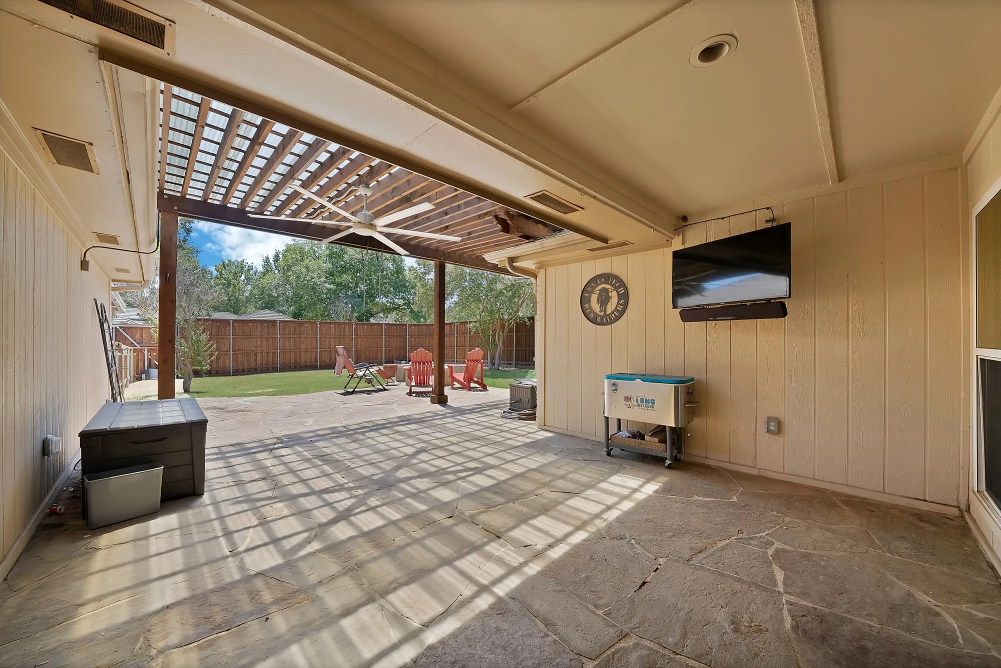 Single Family Residence For Sale in Dallas County , 1818 Sara Lane, Richardson, Texas 75081, 3 Bedroom, 3 Bathroom, 2 Garage spaces, 2,104 Sqft, built in 1977, mls#21365011, Real Estate Agent in Richardson, Homes For Sale in Dallas county, Homes For Sale in Richardson, Realtor in Richardson Texas, Real Estate Brokerage Independent Realty Texas, Luminita Cordes Realtor