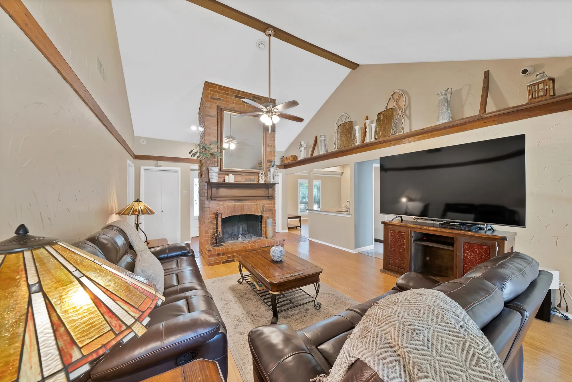 Single Family Residence For Sale in Dallas County , 1818 Sara Lane, Richardson, Texas 75081, 3 Bedroom, 3 Bathroom, 2 Garage spaces, 2,104 Sqft, built in 1977, mls#21365011, Real Estate Agent in Richardson, Homes For Sale in Dallas county, Homes For Sale in Richardson, Realtor in Richardson Texas, Real Estate Brokerage Independent Realty Texas, Luminita Cordes Realtor