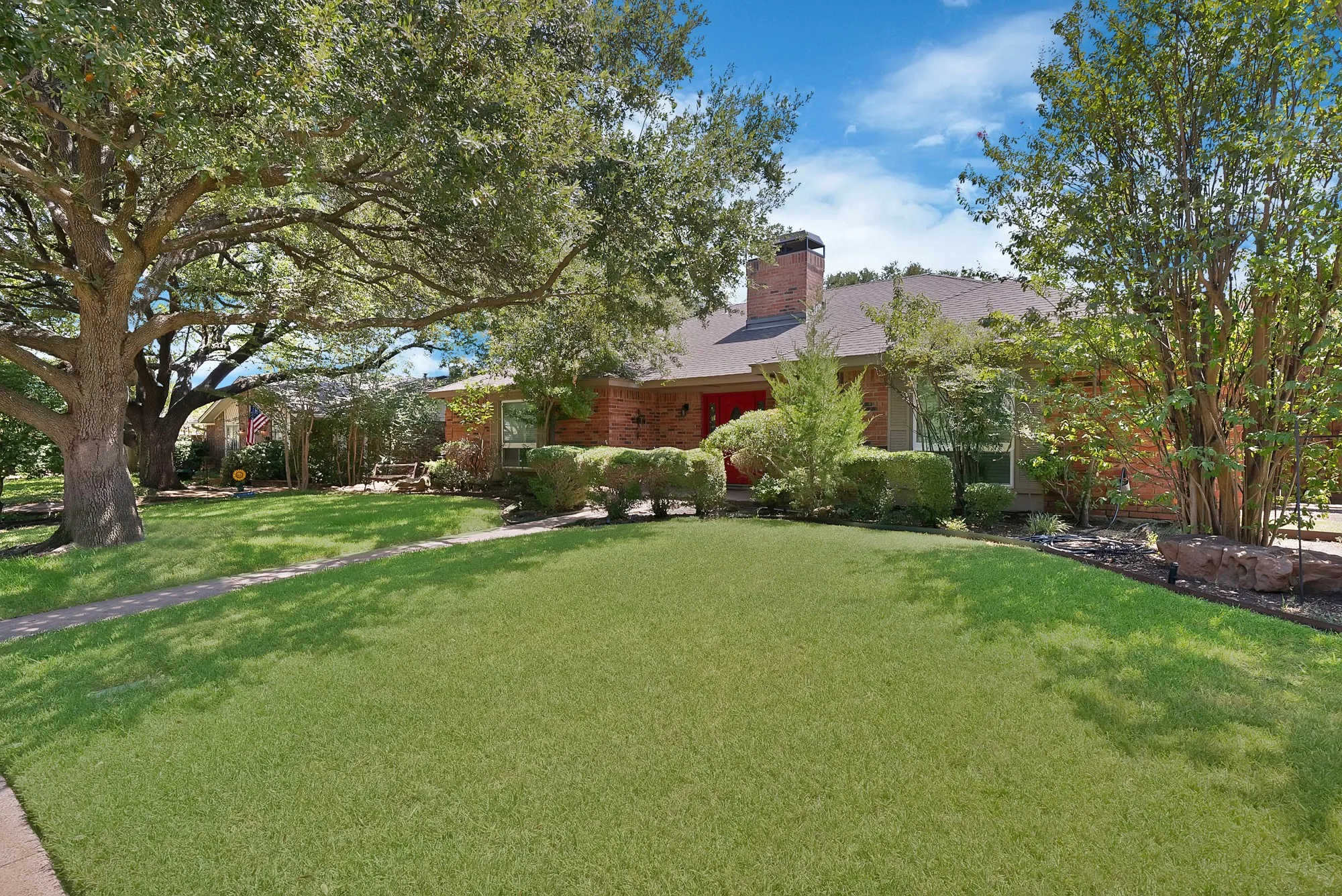 Single Family Residence For Sale in Dallas County , 1818 Sara Lane, Richardson, Texas 75081, 3 Bedroom, 3 Bathroom, 2 Garage spaces, 2,104 Sqft, built in 1977, mls#21365011, Real Estate Agent in Richardson, Homes For Sale in Dallas county, Homes For Sale in Richardson, Realtor in Richardson Texas, Real Estate Brokerage Independent Realty Texas, Luminita Cordes Realtor