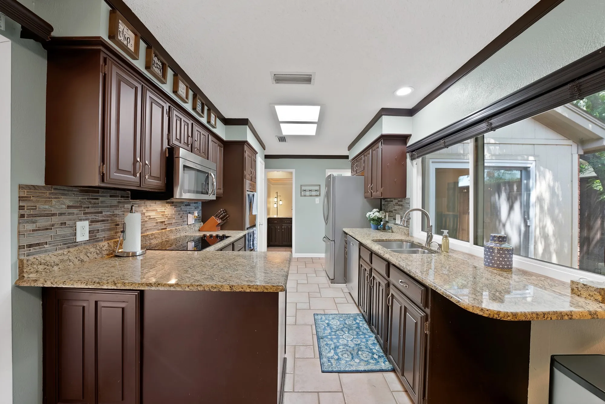 Single Family Residence For Sale in Dallas County , 1818 Sara Lane, Richardson, Texas 75081, 3 Bedroom, 3 Bathroom, 2 Garage spaces, 2,104 Sqft, built in 1977, mls#21365011, Real Estate Agent in Richardson, Homes For Sale in Dallas county, Homes For Sale in Richardson, Realtor in Richardson Texas, Real Estate Brokerage Independent Realty Texas, Luminita Cordes Realtor