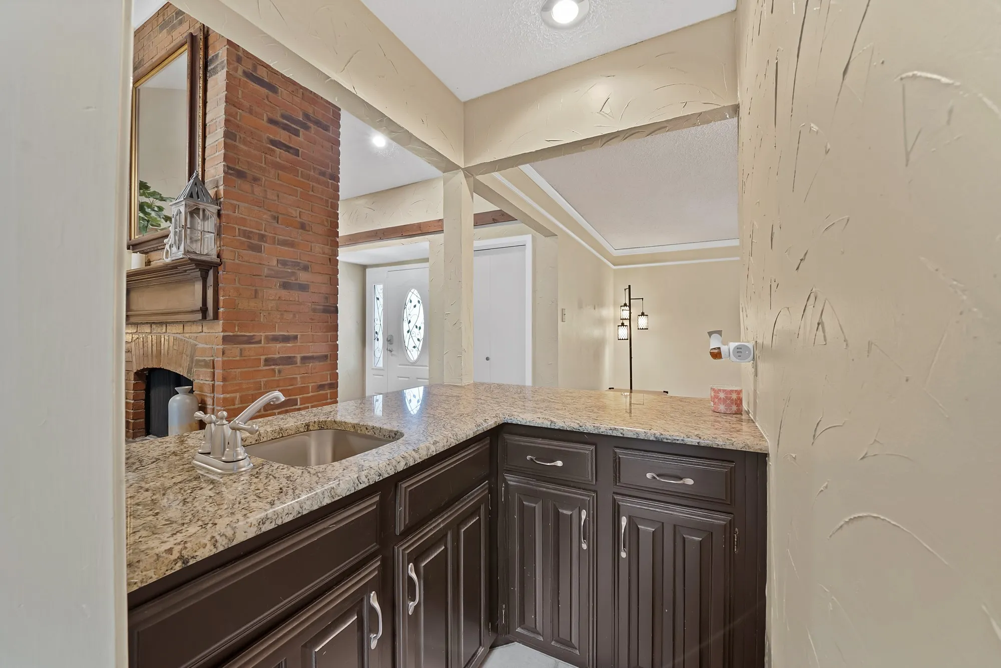 Single Family Residence For Sale in Dallas County , 1818 Sara Lane, Richardson, Texas 75081, 3 Bedroom, 3 Bathroom, 2 Garage spaces, 2,104 Sqft, built in 1977, mls#21365011, Real Estate Agent in Richardson, Homes For Sale in Dallas county, Homes For Sale in Richardson, Realtor in Richardson Texas, Real Estate Brokerage Independent Realty Texas, Luminita Cordes Realtor