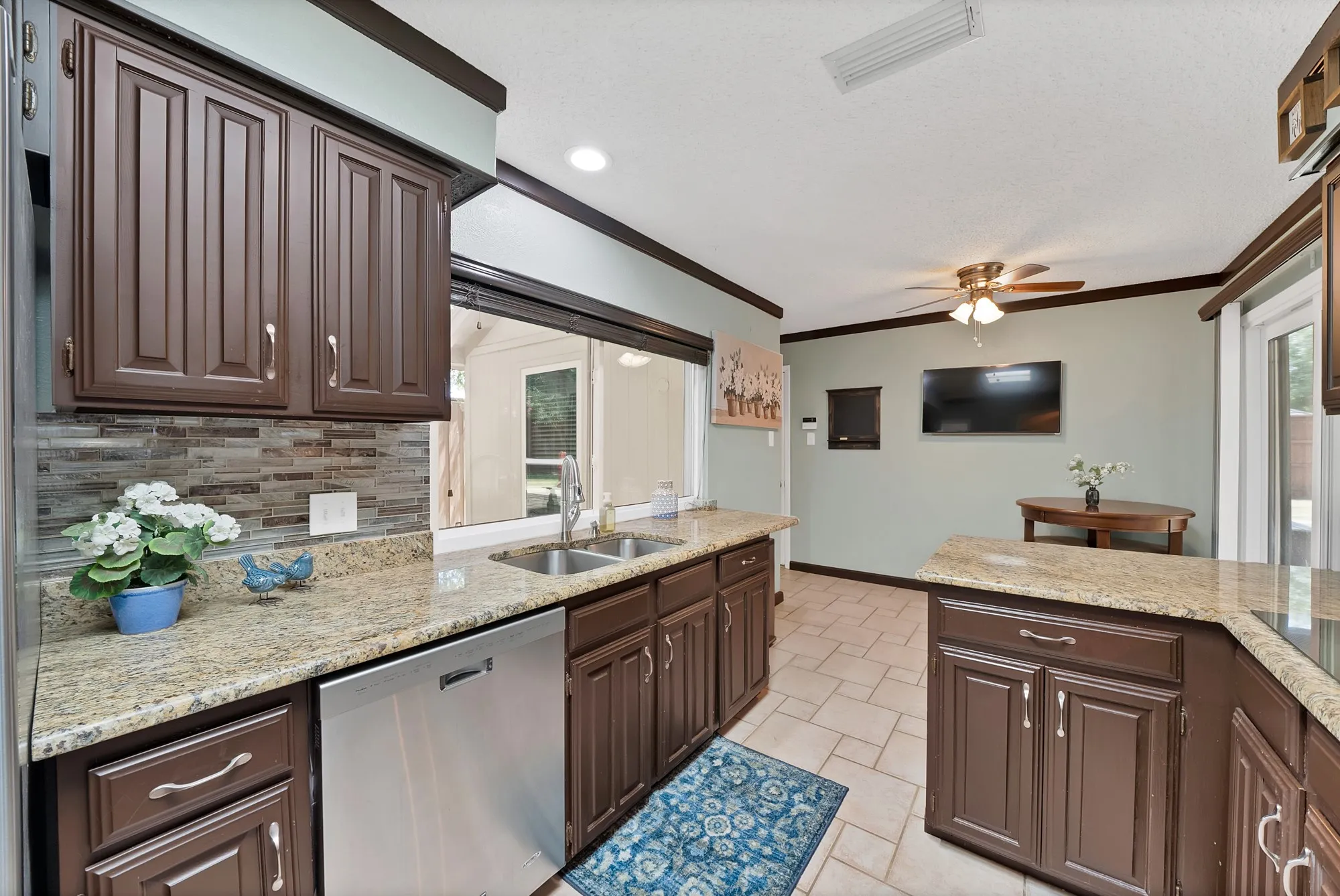 Single Family Residence For Sale in Dallas County , 1818 Sara Lane, Richardson, Texas 75081, 3 Bedroom, 3 Bathroom, 2 Garage spaces, 2,104 Sqft, built in 1977, mls#21365011, Real Estate Agent in Richardson, Homes For Sale in Dallas county, Homes For Sale in Richardson, Realtor in Richardson Texas, Real Estate Brokerage Independent Realty Texas, Luminita Cordes Realtor