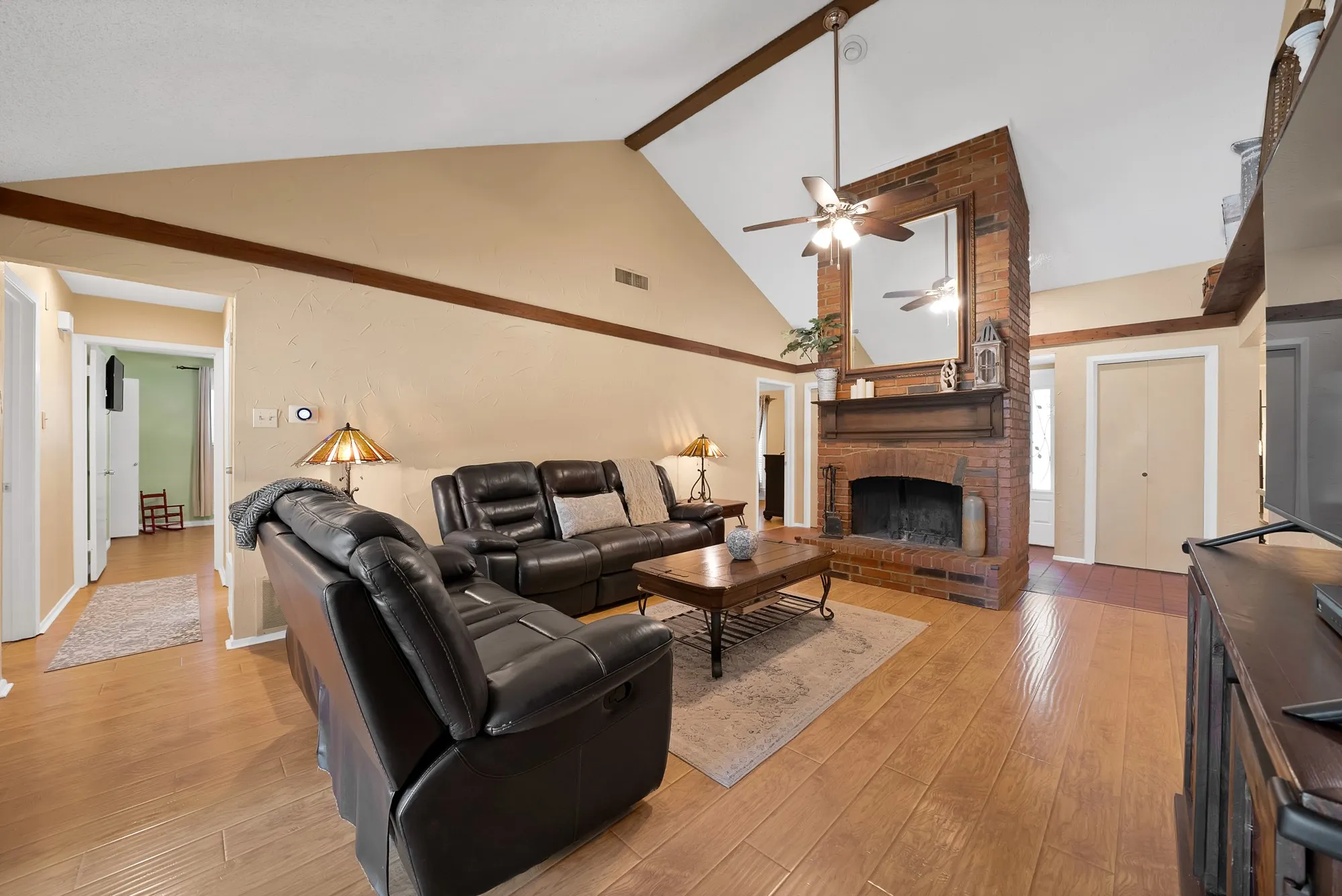 Single Family Residence For Sale in Dallas County , 1818 Sara Lane, Richardson, Texas 75081, 3 Bedroom, 3 Bathroom, 2 Garage spaces, 2,104 Sqft, built in 1977, mls#21365011, Real Estate Agent in Richardson, Homes For Sale in Dallas county, Homes For Sale in Richardson, Realtor in Richardson Texas, Real Estate Brokerage Independent Realty Texas, Luminita Cordes Realtor