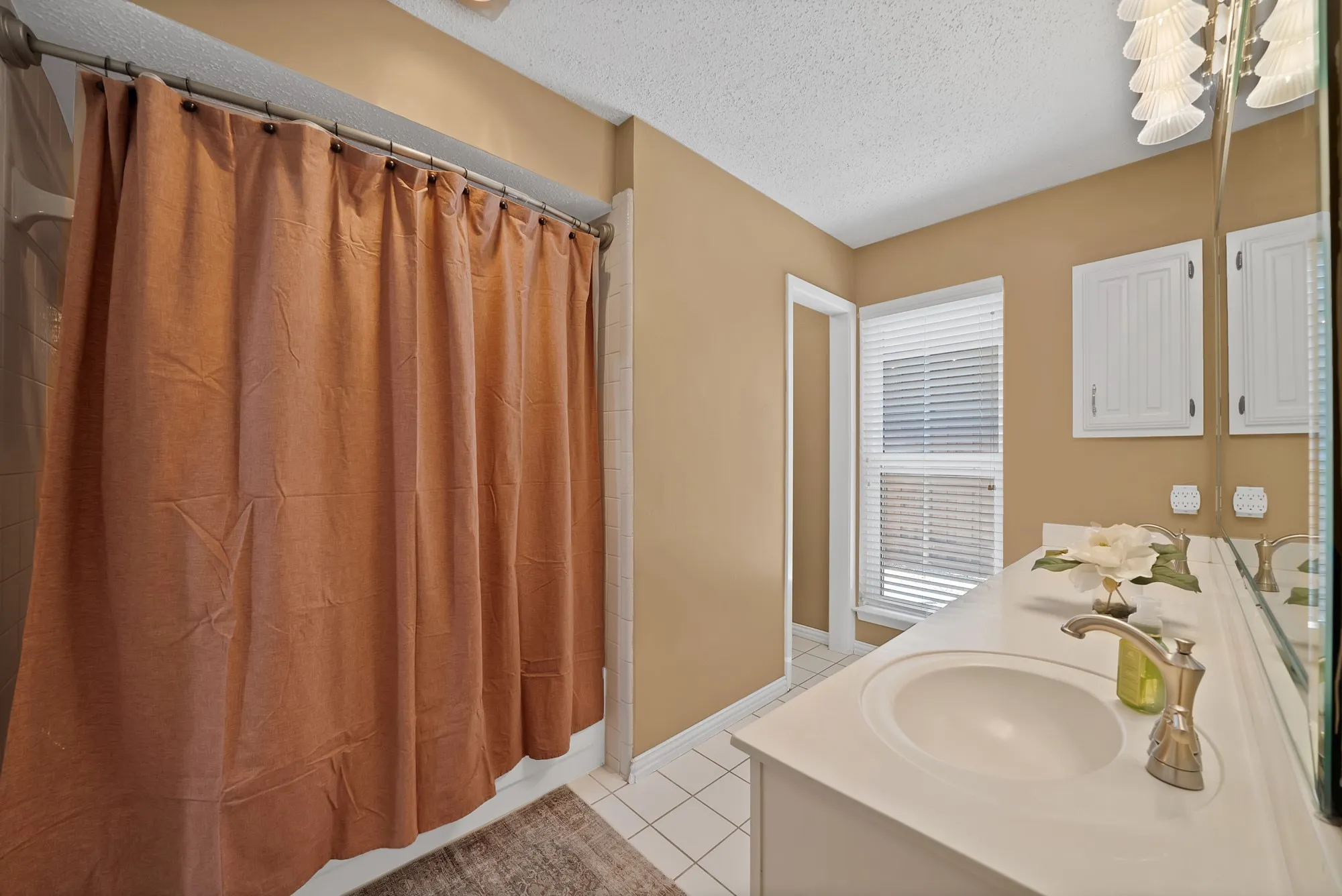 Single Family Residence For Sale in Dallas County , 1818 Sara Lane, Richardson, Texas 75081, 3 Bedroom, 3 Bathroom, 2 Garage spaces, 2,104 Sqft, built in 1977, mls#21365011, Real Estate Agent in Richardson, Homes For Sale in Dallas county, Homes For Sale in Richardson, Realtor in Richardson Texas, Real Estate Brokerage Independent Realty Texas, Luminita Cordes Realtor