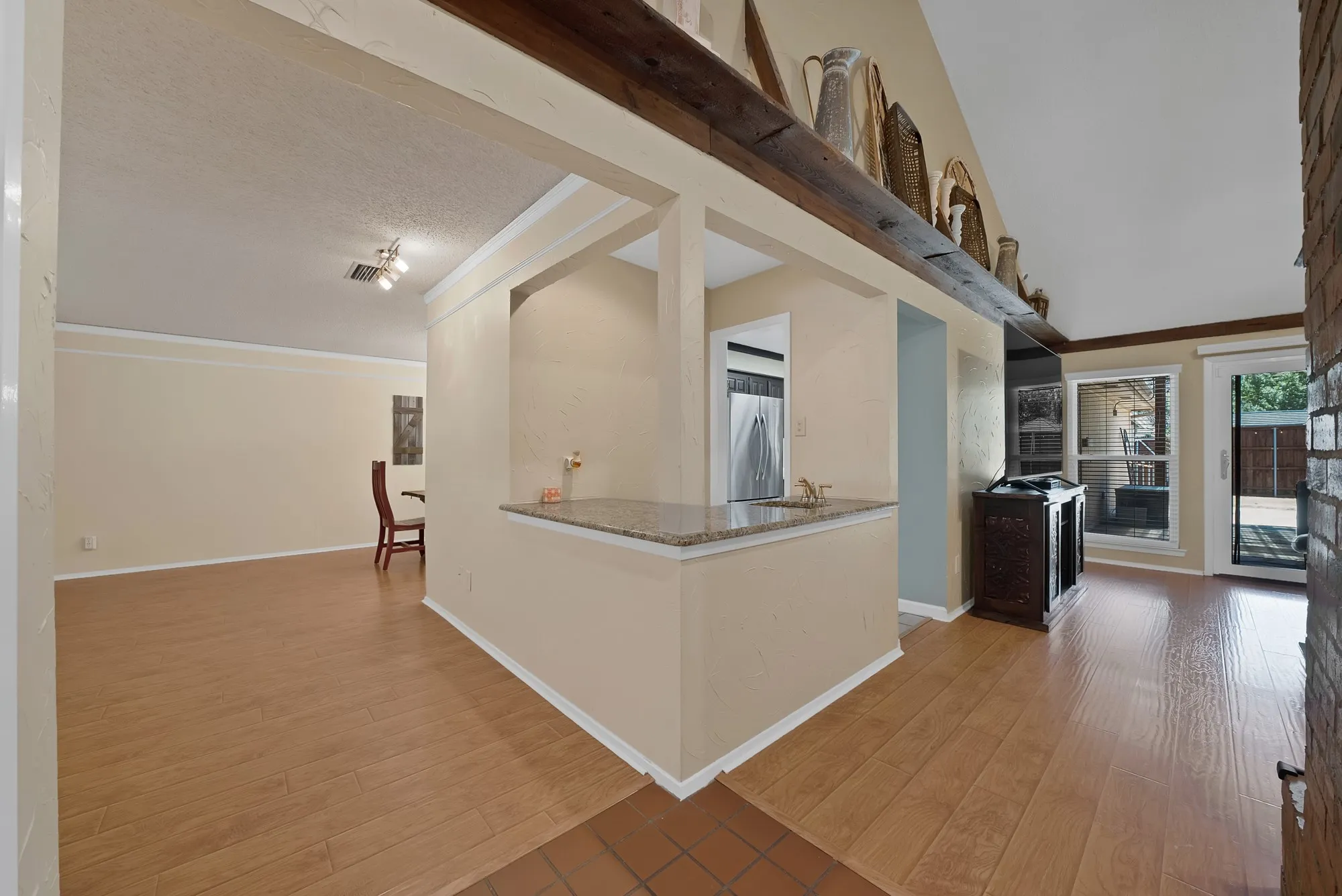 Single Family Residence For Sale in Dallas County , 1818 Sara Lane, Richardson, Texas 75081, 3 Bedroom, 3 Bathroom, 2 Garage spaces, 2,104 Sqft, built in 1977, mls#21365011, Real Estate Agent in Richardson, Homes For Sale in Dallas county, Homes For Sale in Richardson, Realtor in Richardson Texas, Real Estate Brokerage Independent Realty Texas, Luminita Cordes Realtor