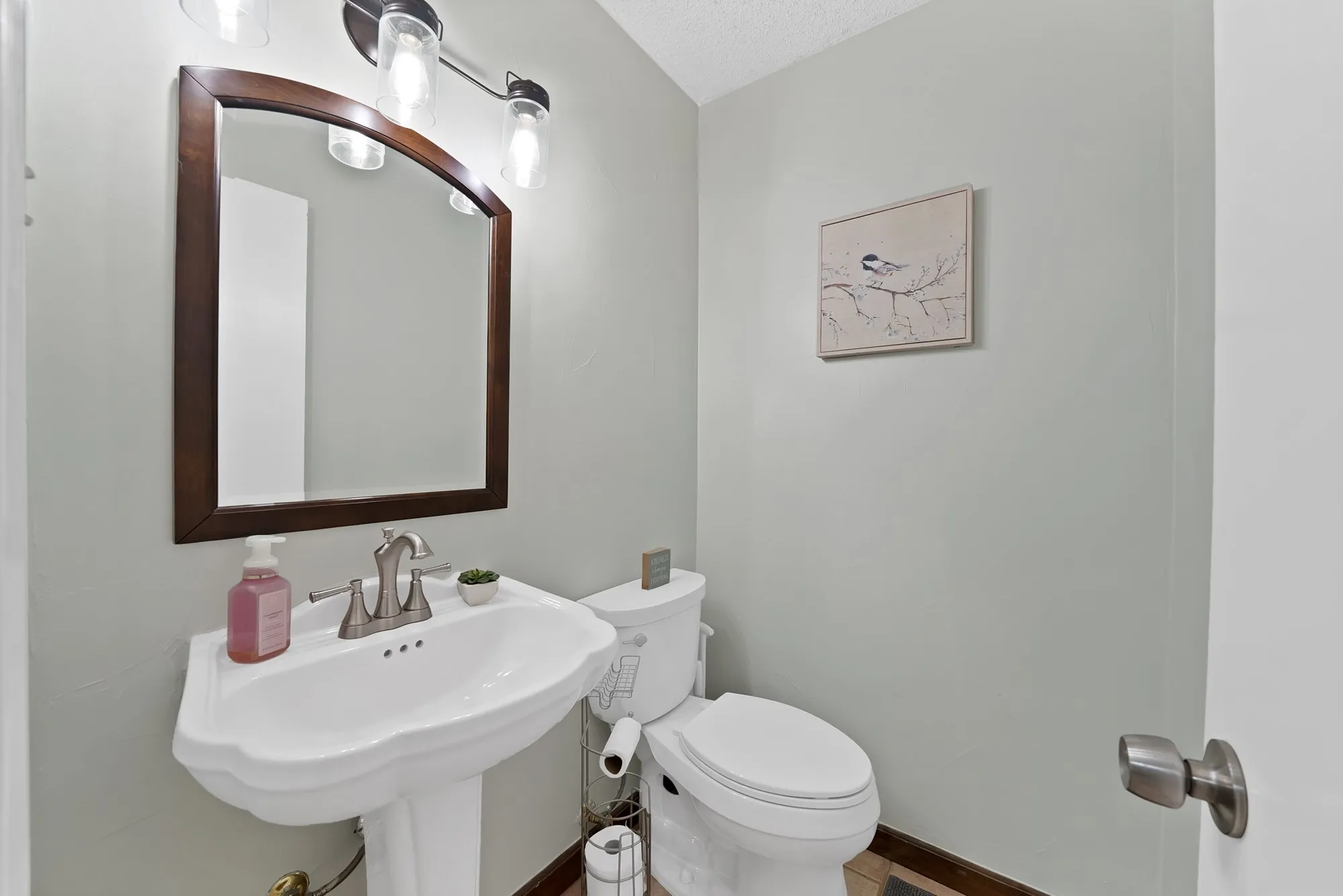 Single Family Residence For Sale in Dallas County , 1818 Sara Lane, Richardson, Texas 75081, 3 Bedroom, 3 Bathroom, 2 Garage spaces, 2,104 Sqft, built in 1977, mls#21365011, Real Estate Agent in Richardson, Homes For Sale in Dallas county, Homes For Sale in Richardson, Realtor in Richardson Texas, Real Estate Brokerage Independent Realty Texas, Luminita Cordes Realtor