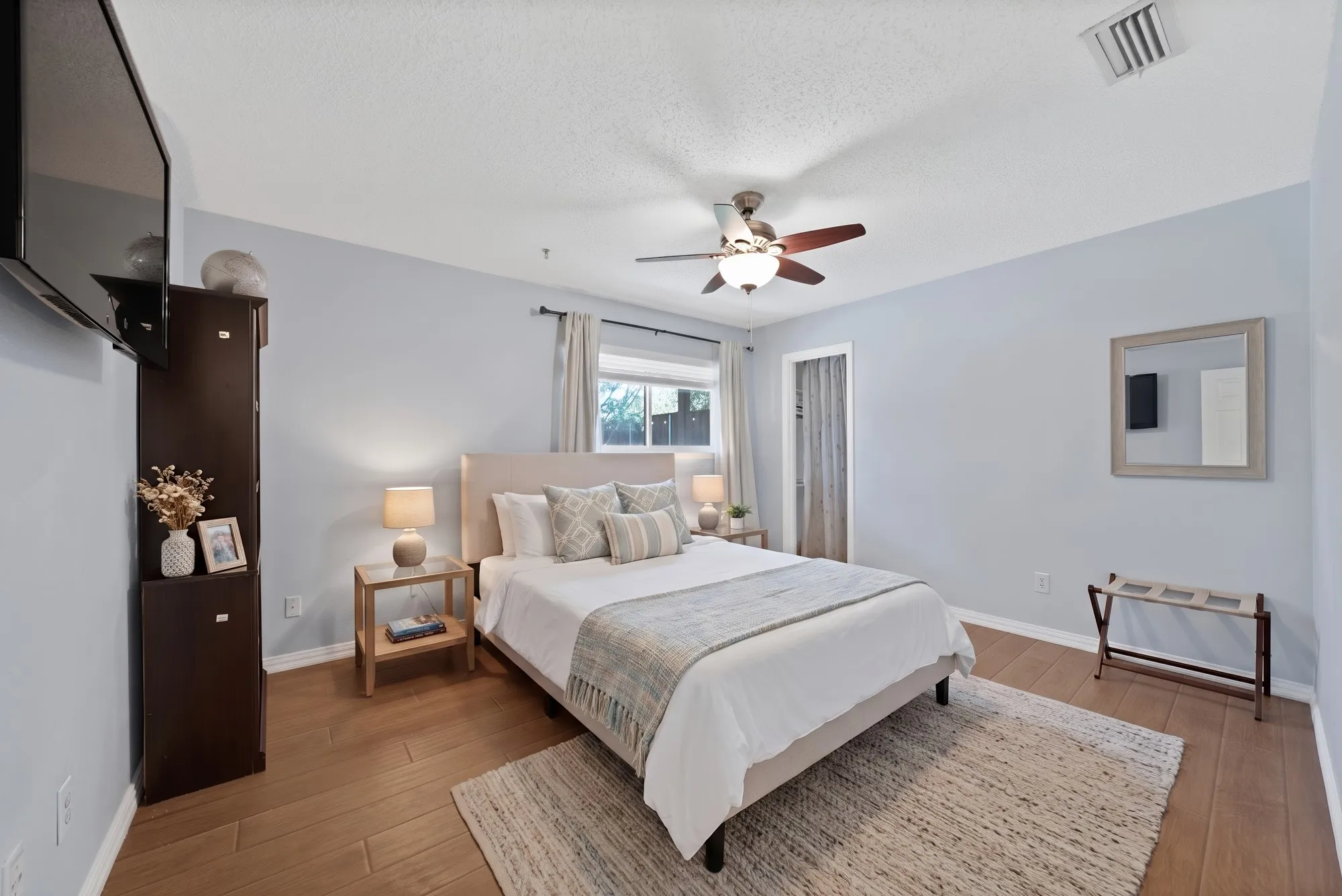 Single Family Residence For Sale in Dallas County , 1818 Sara Lane, Richardson, Texas 75081, 3 Bedroom, 3 Bathroom, 2 Garage spaces, 2,104 Sqft, built in 1977, mls#21365011, Real Estate Agent in Richardson, Homes For Sale in Dallas county, Homes For Sale in Richardson, Realtor in Richardson Texas, Real Estate Brokerage Independent Realty Texas, Luminita Cordes Realtor