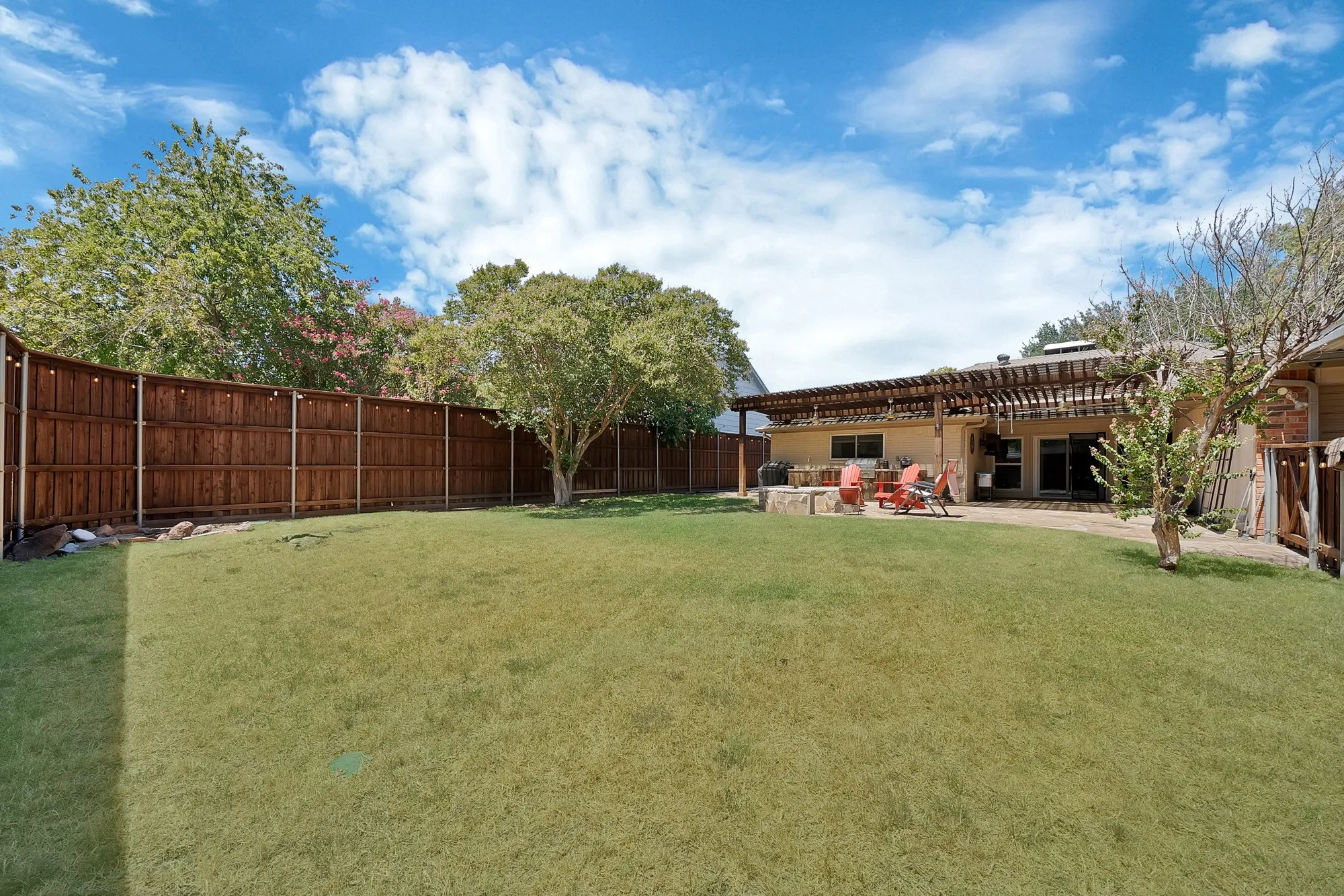 Single Family Residence For Sale in Dallas County , 1818 Sara Lane, Richardson, Texas 75081, 3 Bedroom, 3 Bathroom, 2 Garage spaces, 2,104 Sqft, built in 1977, mls#21365011, Real Estate Agent in Richardson, Homes For Sale in Dallas county, Homes For Sale in Richardson, Realtor in Richardson Texas, Real Estate Brokerage Independent Realty Texas, Luminita Cordes Realtor